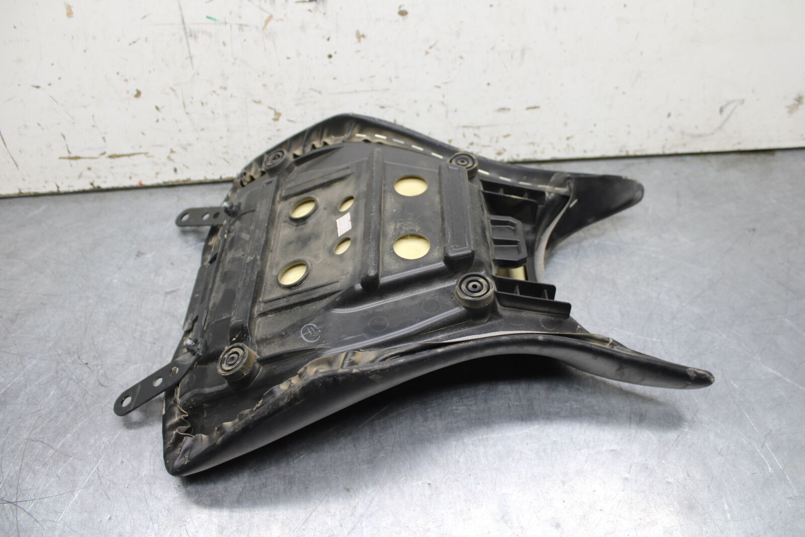 19-24 YAMAHA R3 FRONT DRIVERS SEAT PAD SADDLE PILLION BB736