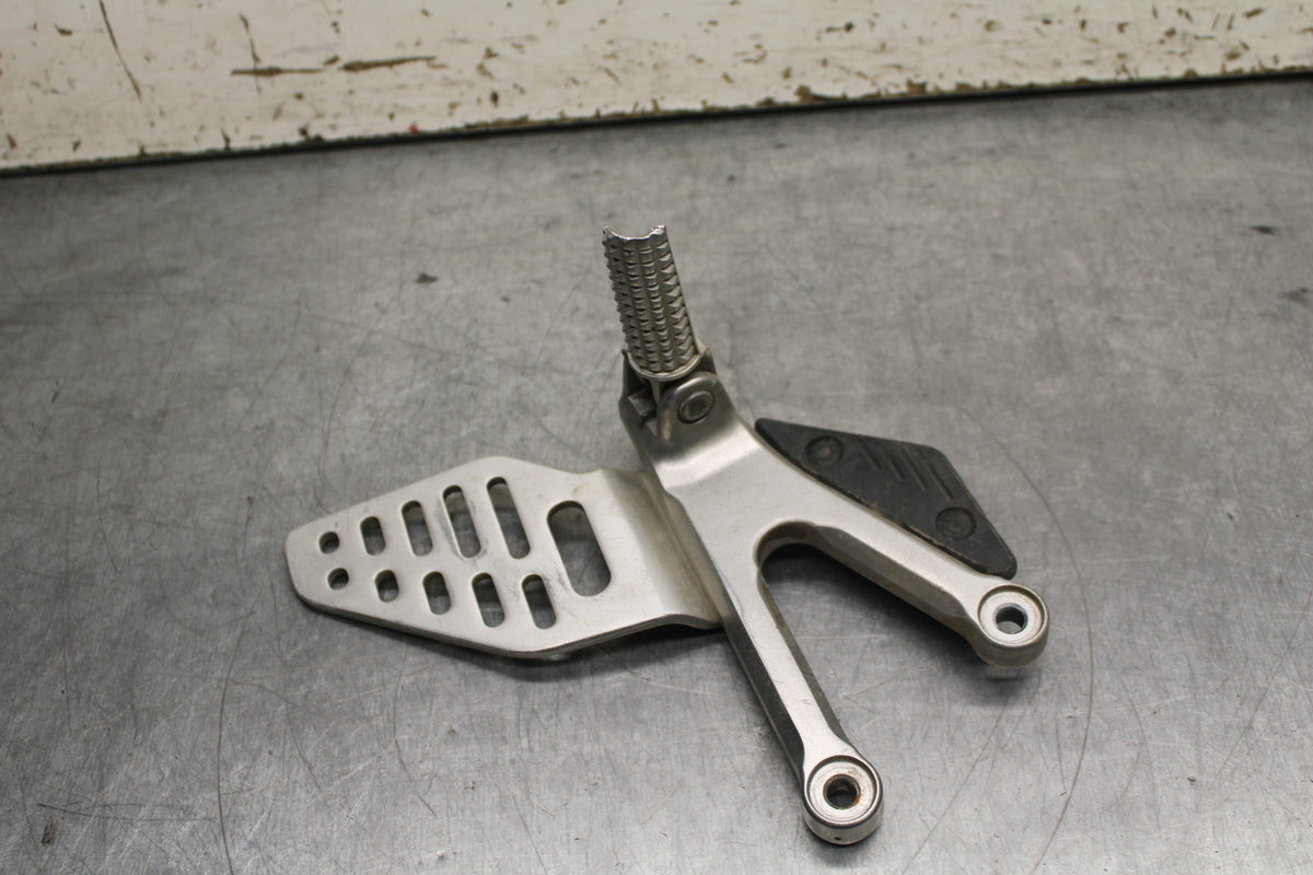 06-07 YAMAHA YZF R6 LEFT REARSET REAR SET DRIVER FOOT PEG REST STOP BB742
