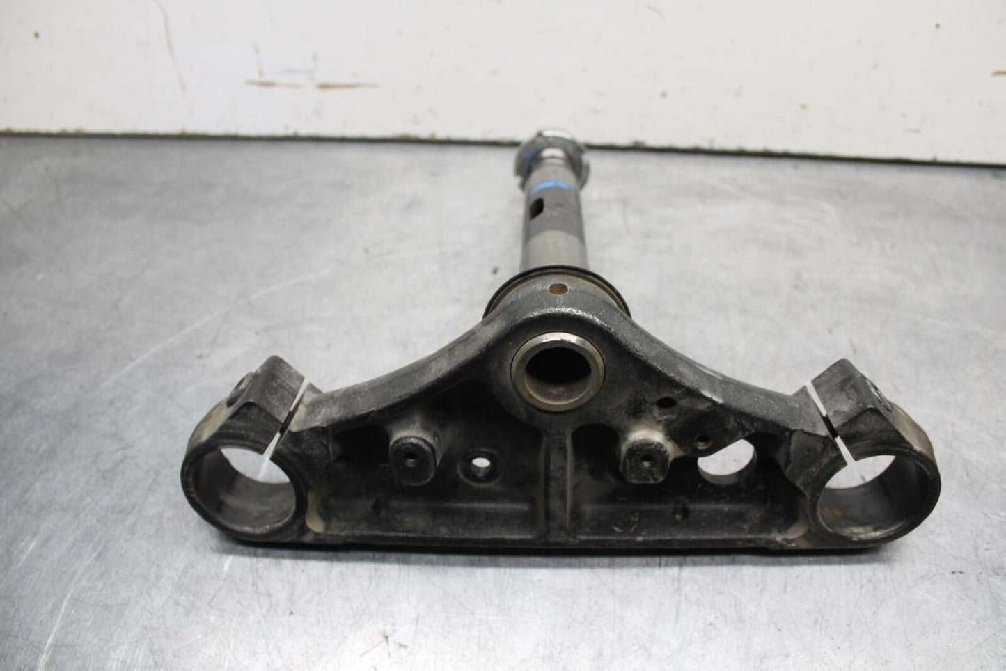 2013 Suzuki Boulevard C50T FRONT CLAMP LOWER TRIPLE TREE STEM 51410-48G00 BB625