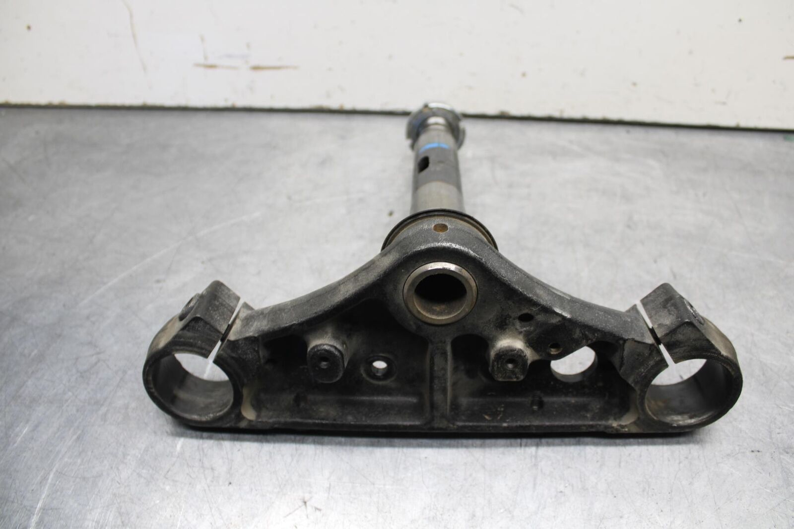 2013 Suzuki Boulevard C50T FRONT CLAMP LOWER TRIPLE TREE STEM 51410-48G00 BB625