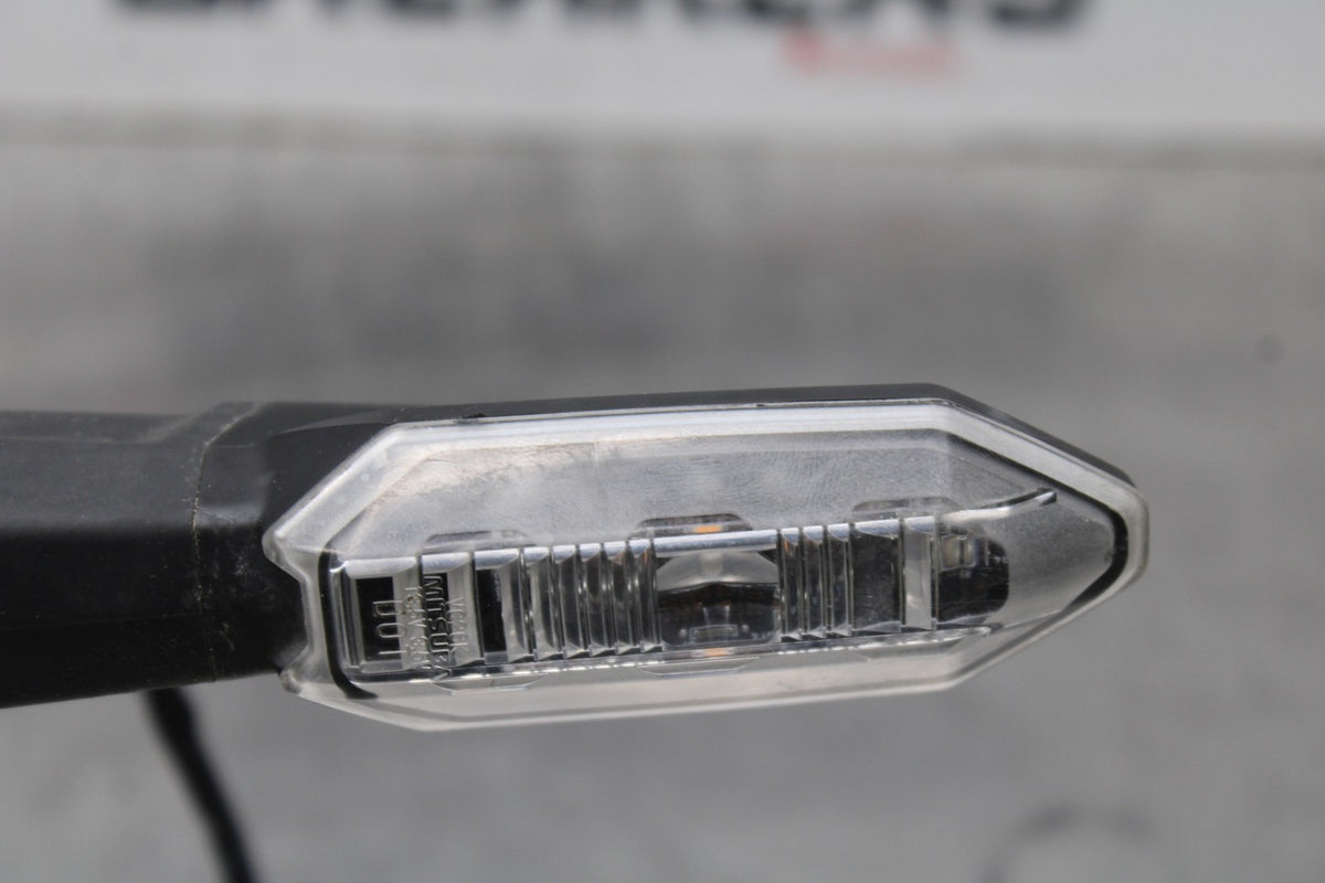 23-26 KAWASAKI NINJA ZX4RR REAR BACK TURN SIGNAL LIGHT INDICATOR BB872