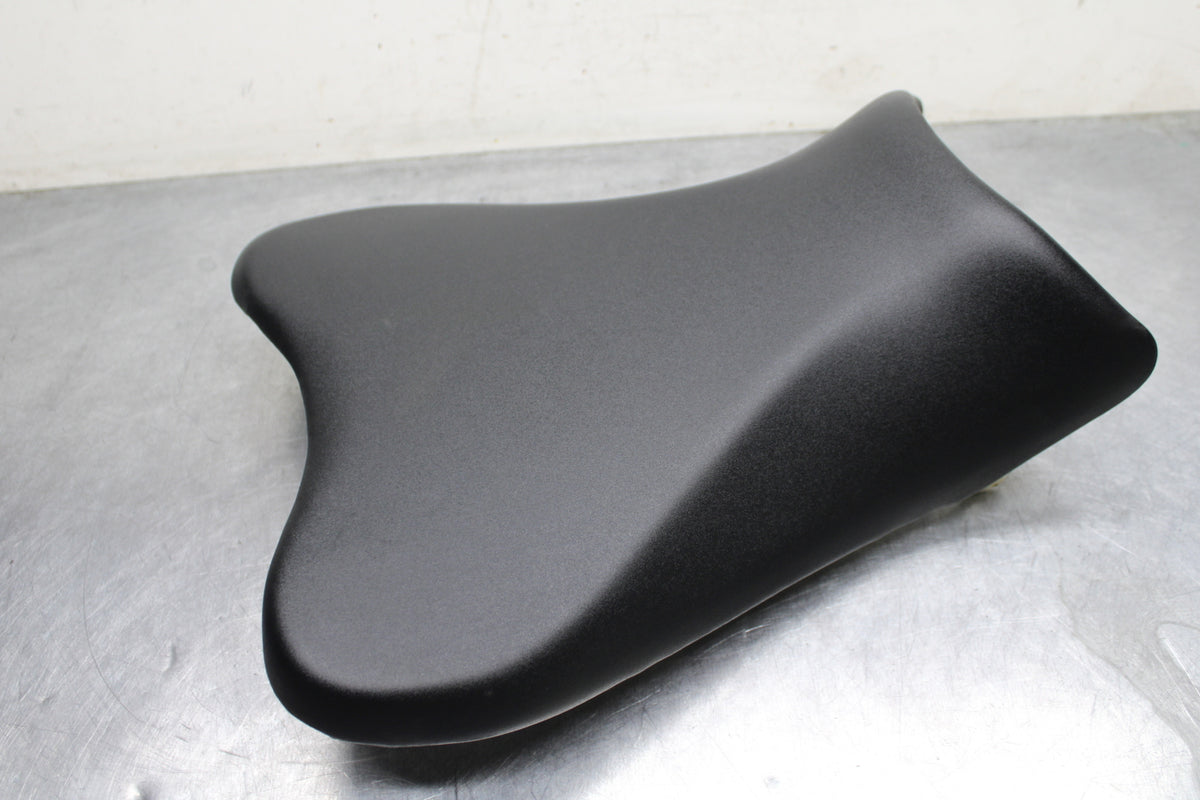 09 SUZUKI GSXR600 FRONT DRIVERS SEAT PAD SADDLE PILLION BB759
