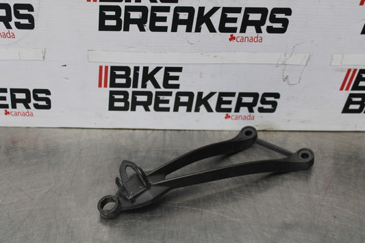 13-18 KAWASAKI NINJA ZX6R RIGHT REAR BACK PASSENGER PEG MOUNT BB908