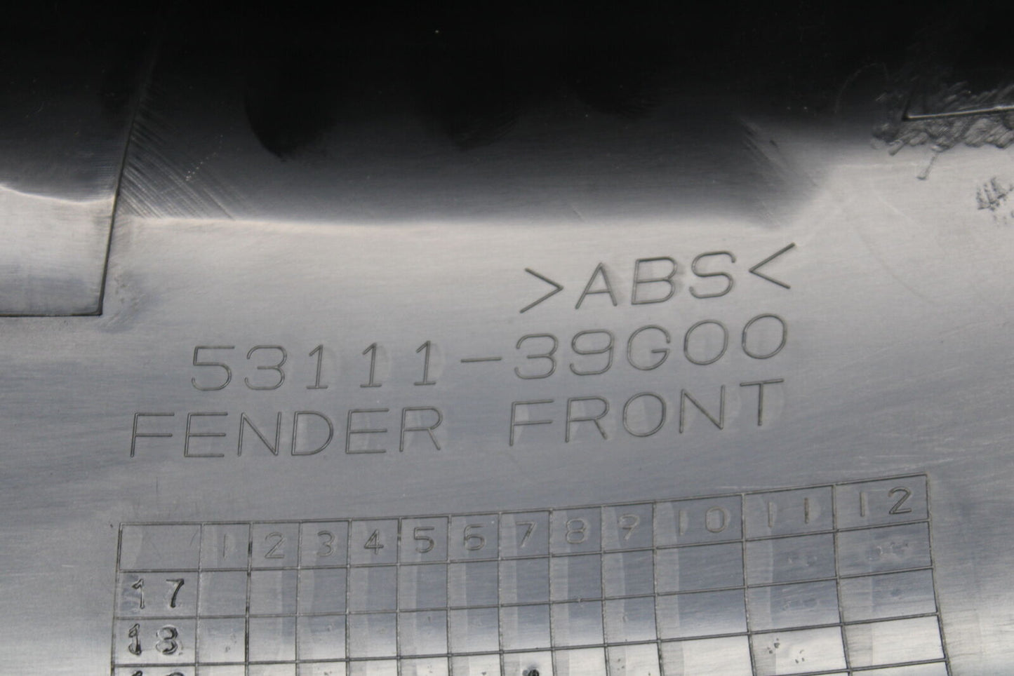 05-06 SUZUKI BOULEVARD M50 FRONT FENDER 53110-10F30-13L 53110-10F30-YAY BB671