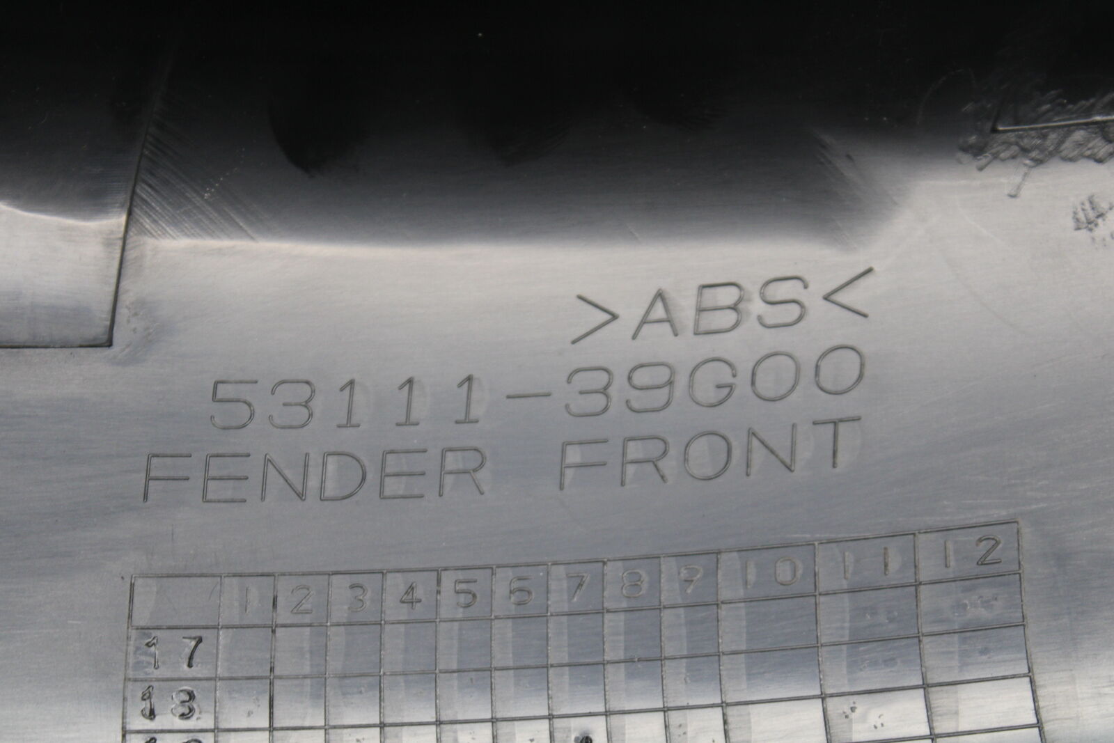 05-06 SUZUKI BOULEVARD M50 FRONT FENDER 53110-10F30-13L 53110-10F30-YAY BB671