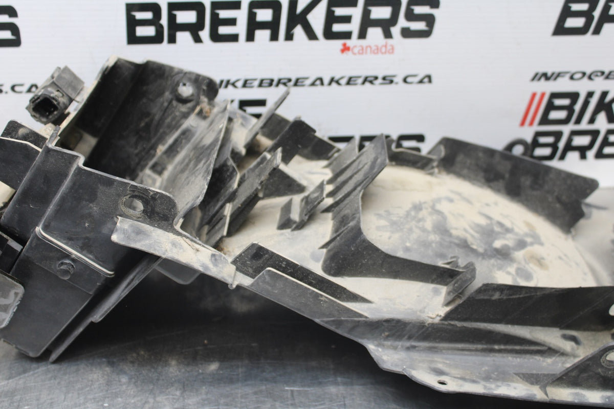 06 SUZUKI SV650S REAR BACK TAIL UNDERTAIL BATTERY TRAY PLASTIC BB783