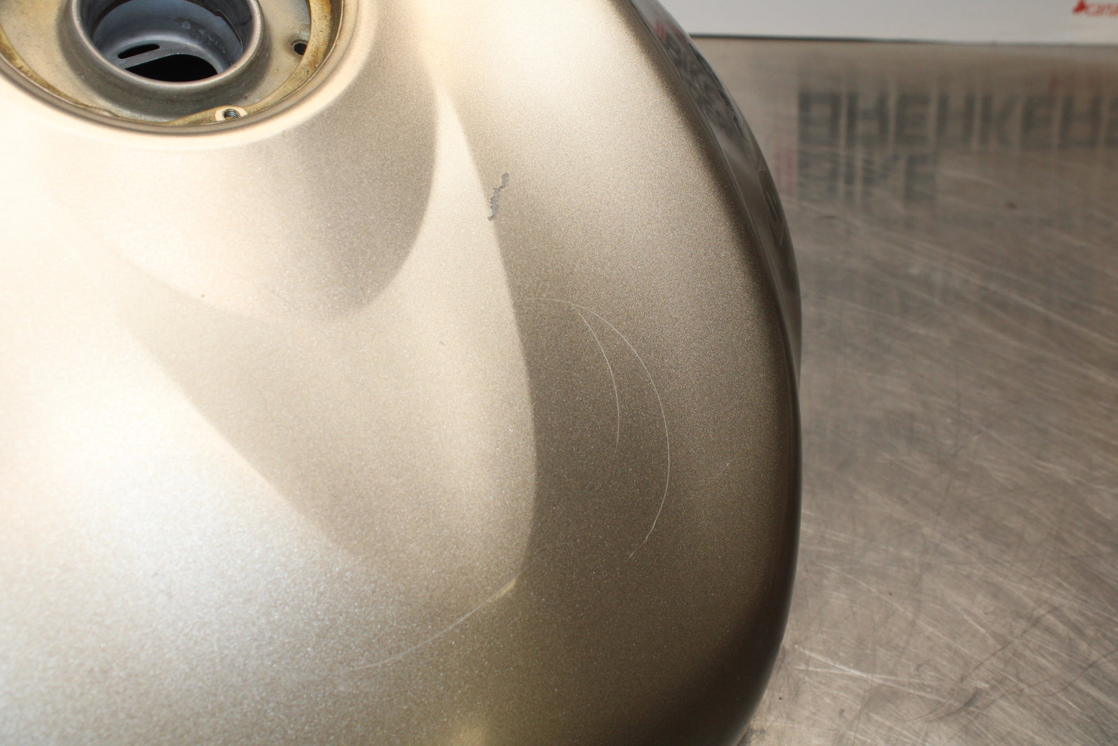 04-05 KAWASAKI NINJA ZX10R GAS TANK FUEL CELL PETROL RESERVOIR BB163