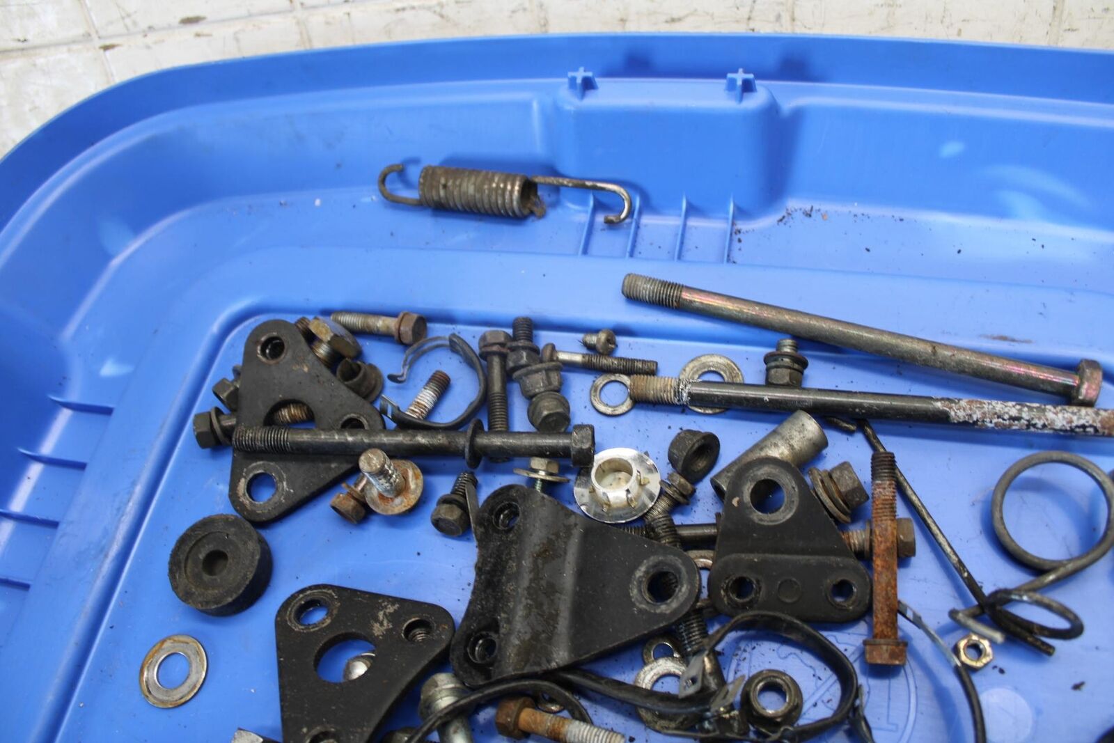 1982 Suzuki GS450L LEFTOVER MOUNTING BOLTS HARDWARE MOTOR SCREWS BB52