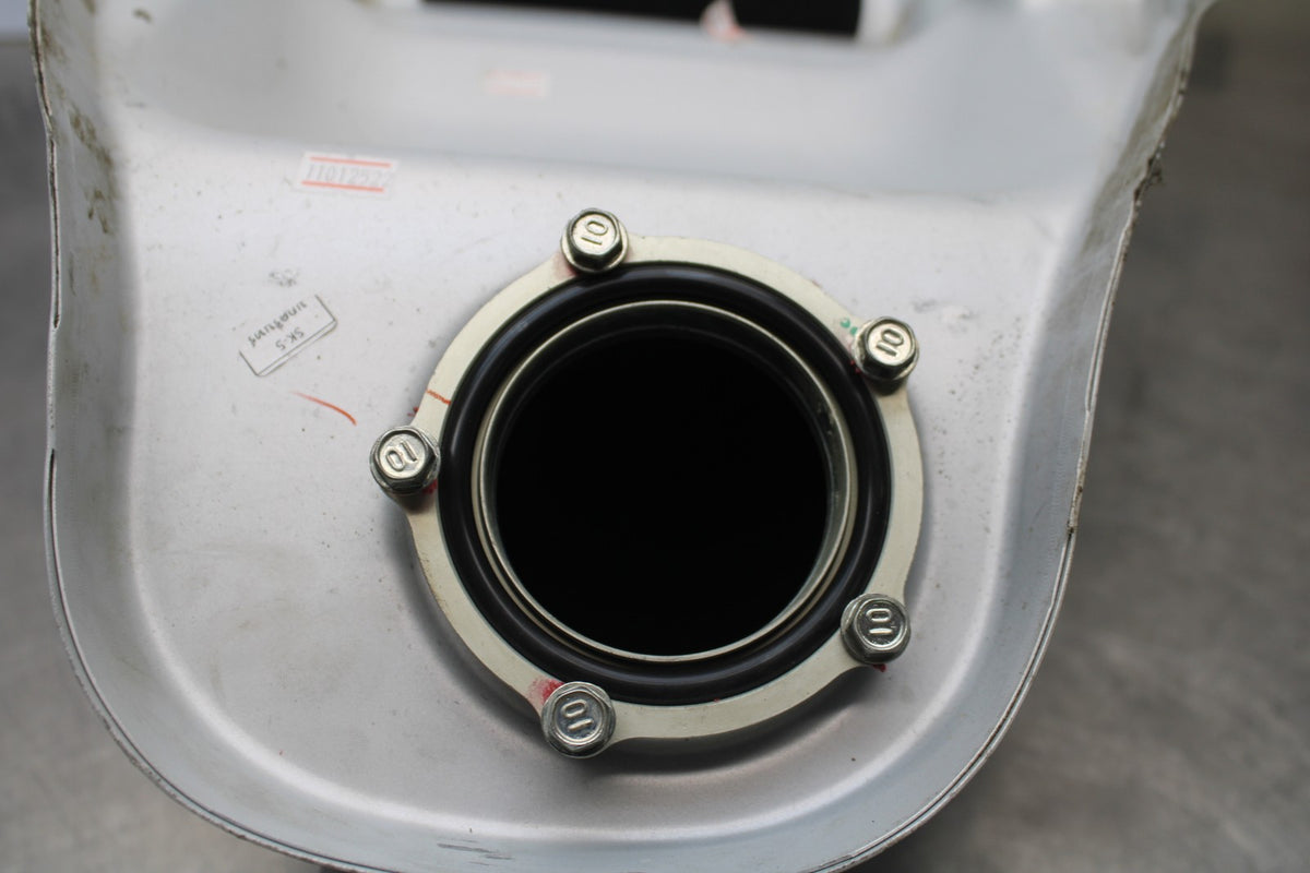 23-26 KAWASAKI NINJA ZX4RR GAS TANK FUEL CELL PETROL RESERVOIR BB898