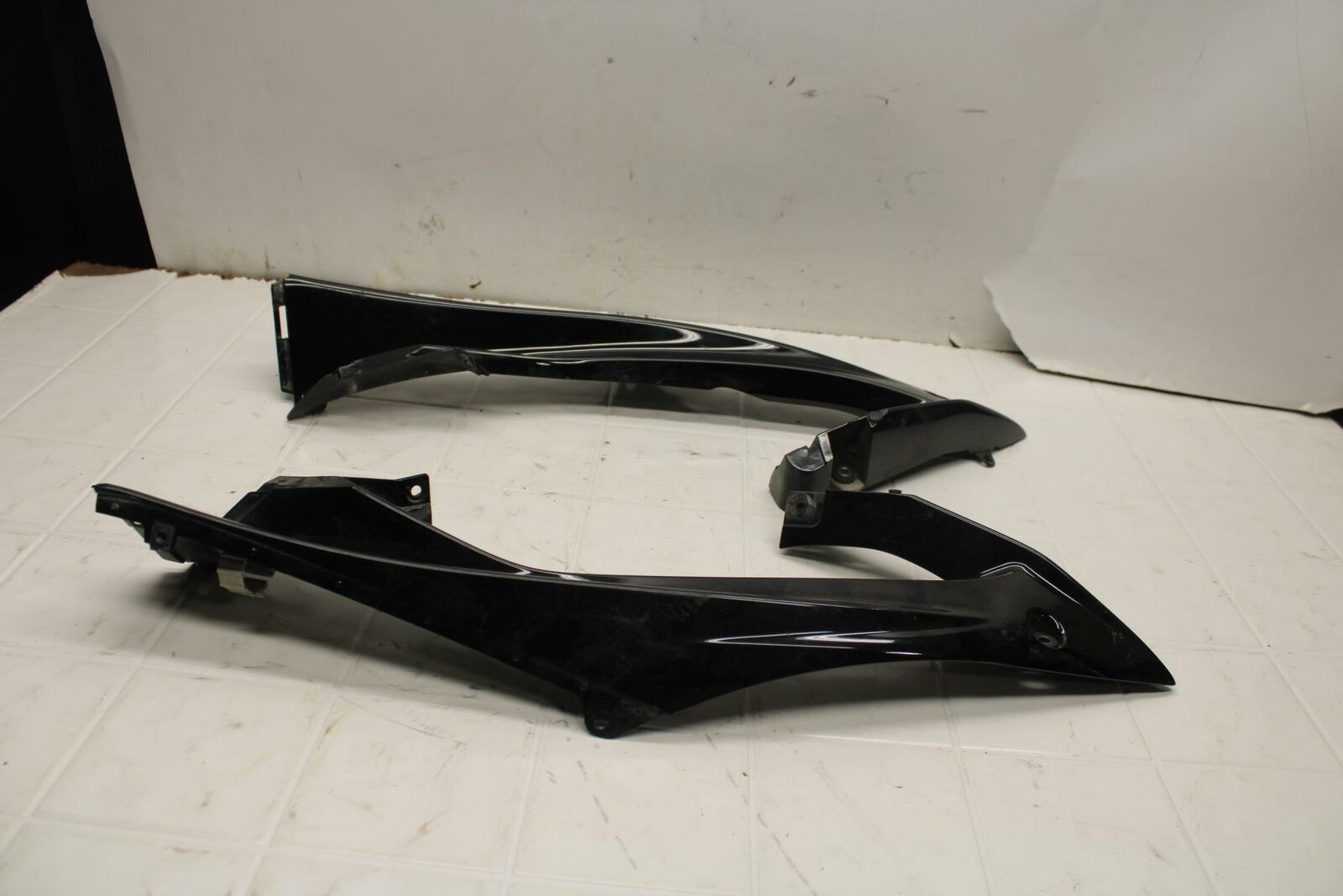 08-16 YAMAHA YZF R6 RIGHT & LEFT FRONT UPPER MID SIDE FAIRING COWL PLASTIC BB406