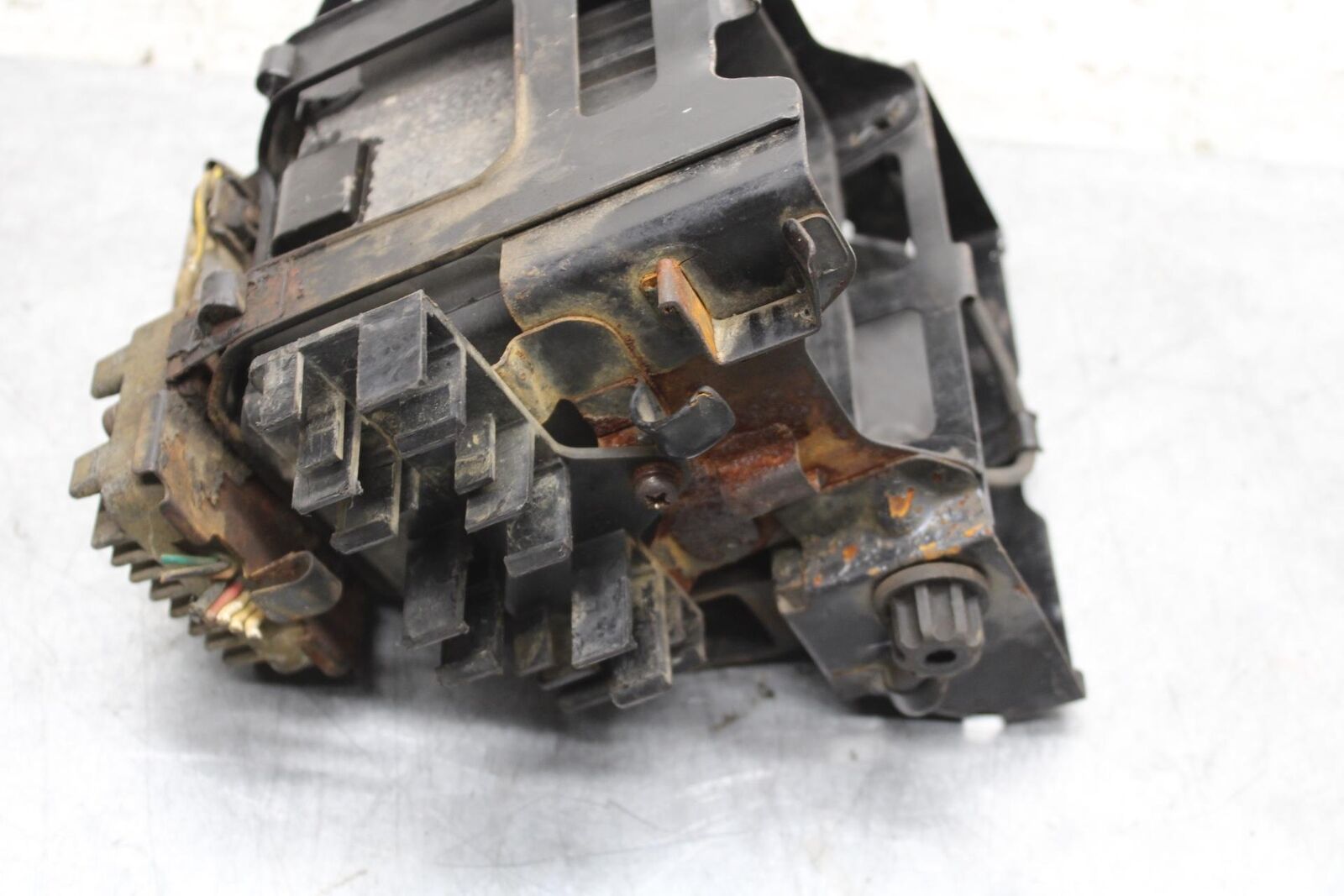 1977 Yamaha XS750 BATTERY TRAY BOX HOLDER BB554