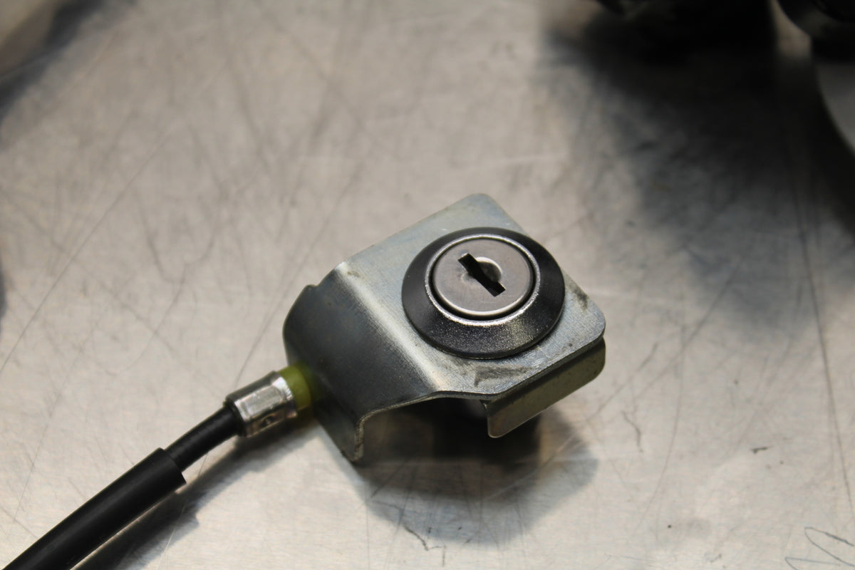 11 SUZUKI GSXR1000 IGNITION LOCK KEY SET W/ GAS CAP AND SEAT LOCK BB142
