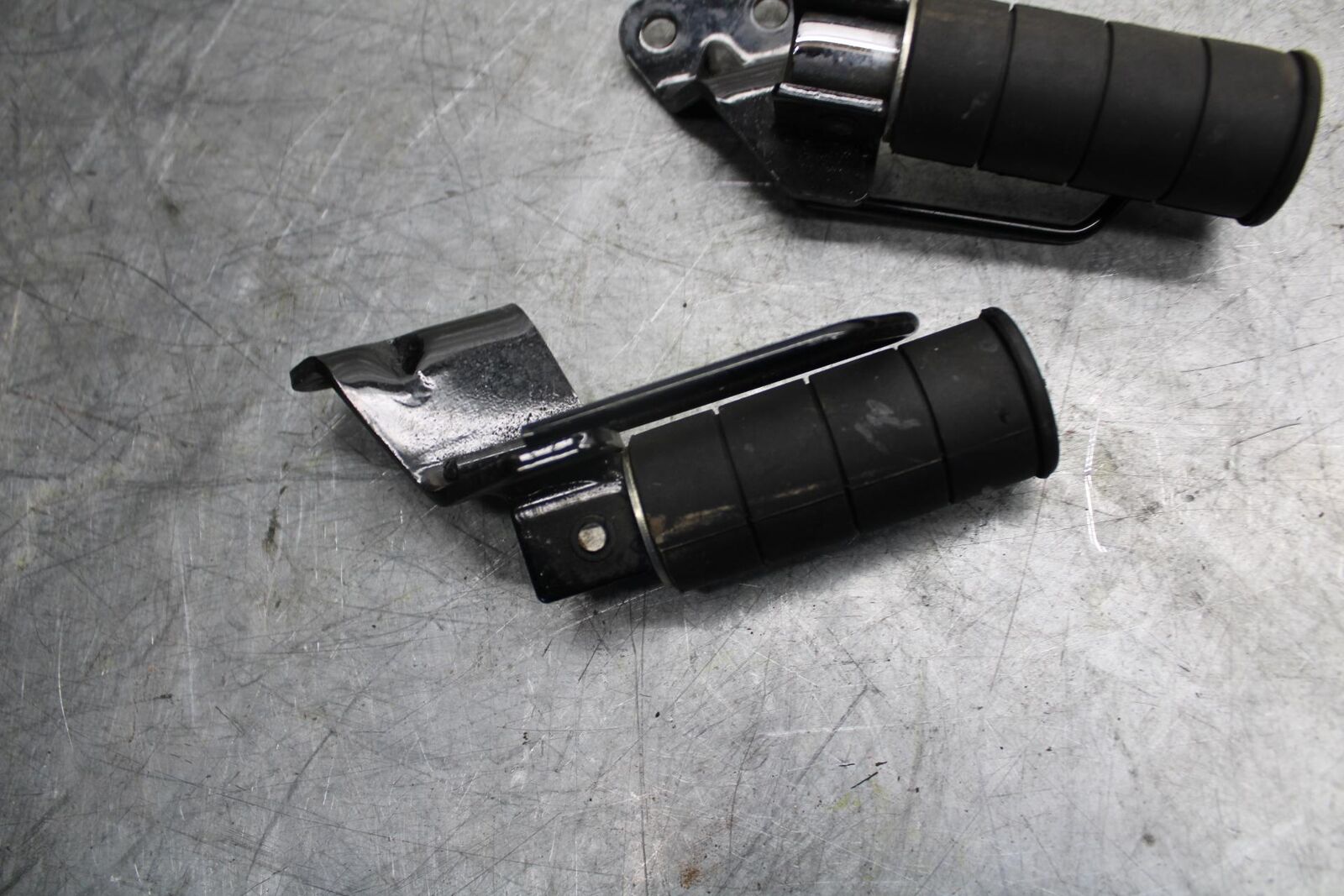 2007 Suzuki Boulevard M50 REAR PASSENGER PEG BB537