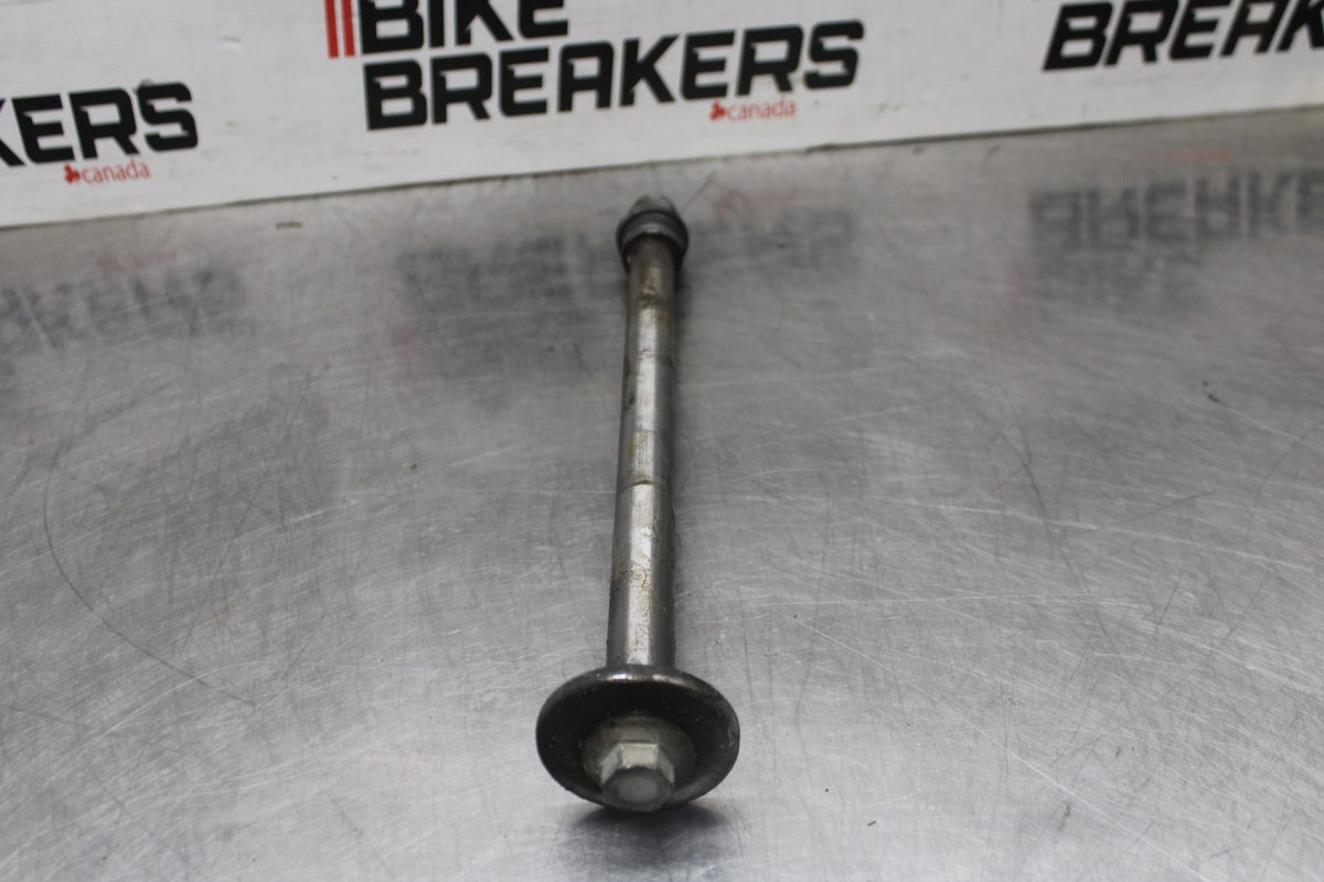 97 KAWASAKI VULCAN 1500 VN1500D CLASSIC REAR AXLE WHEEL RIM PIVOT AXEL BB936