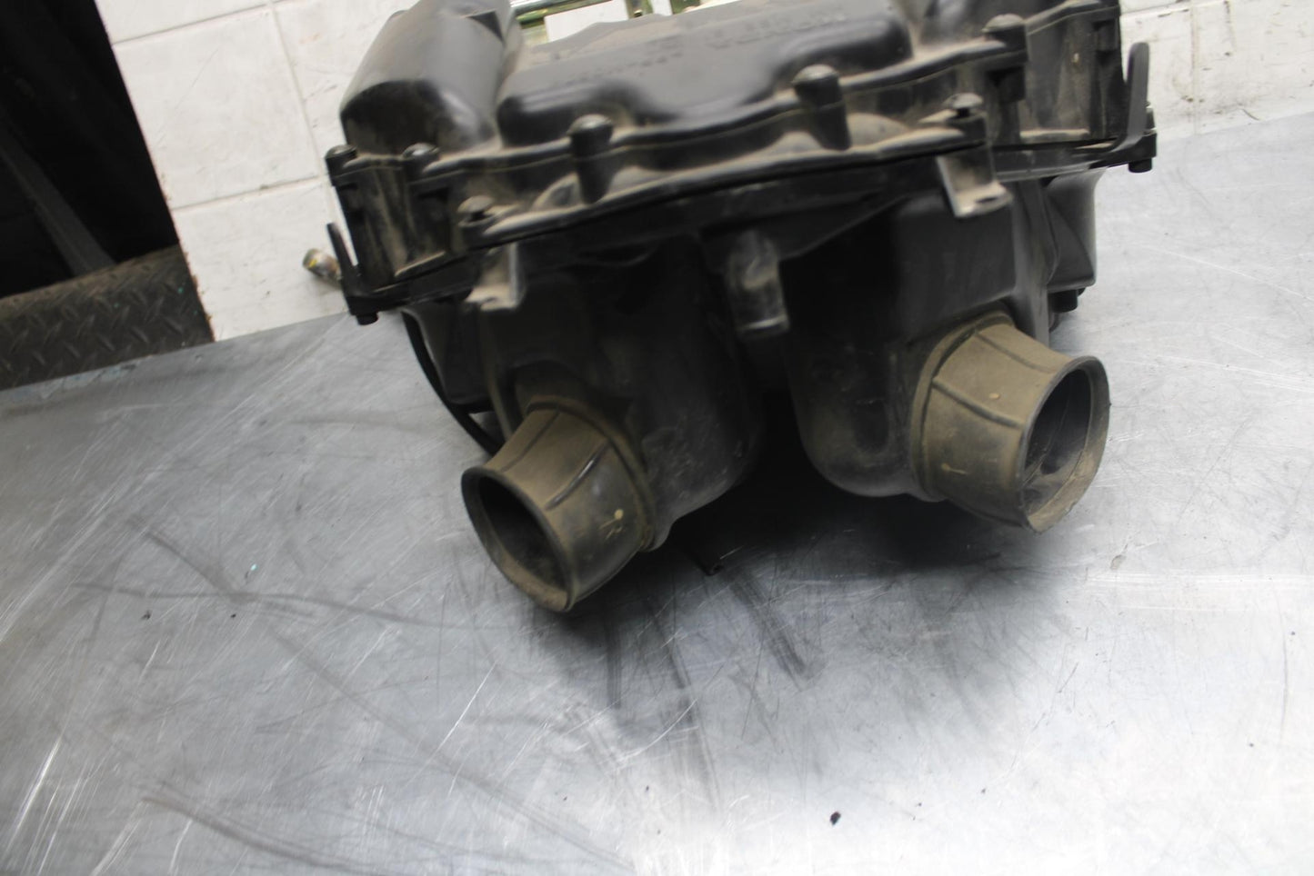2003 Honda CBR600RR AIRBOX INTAKE FILTER BOX 17221-MEE-D00 17232-MEE-000 BB511