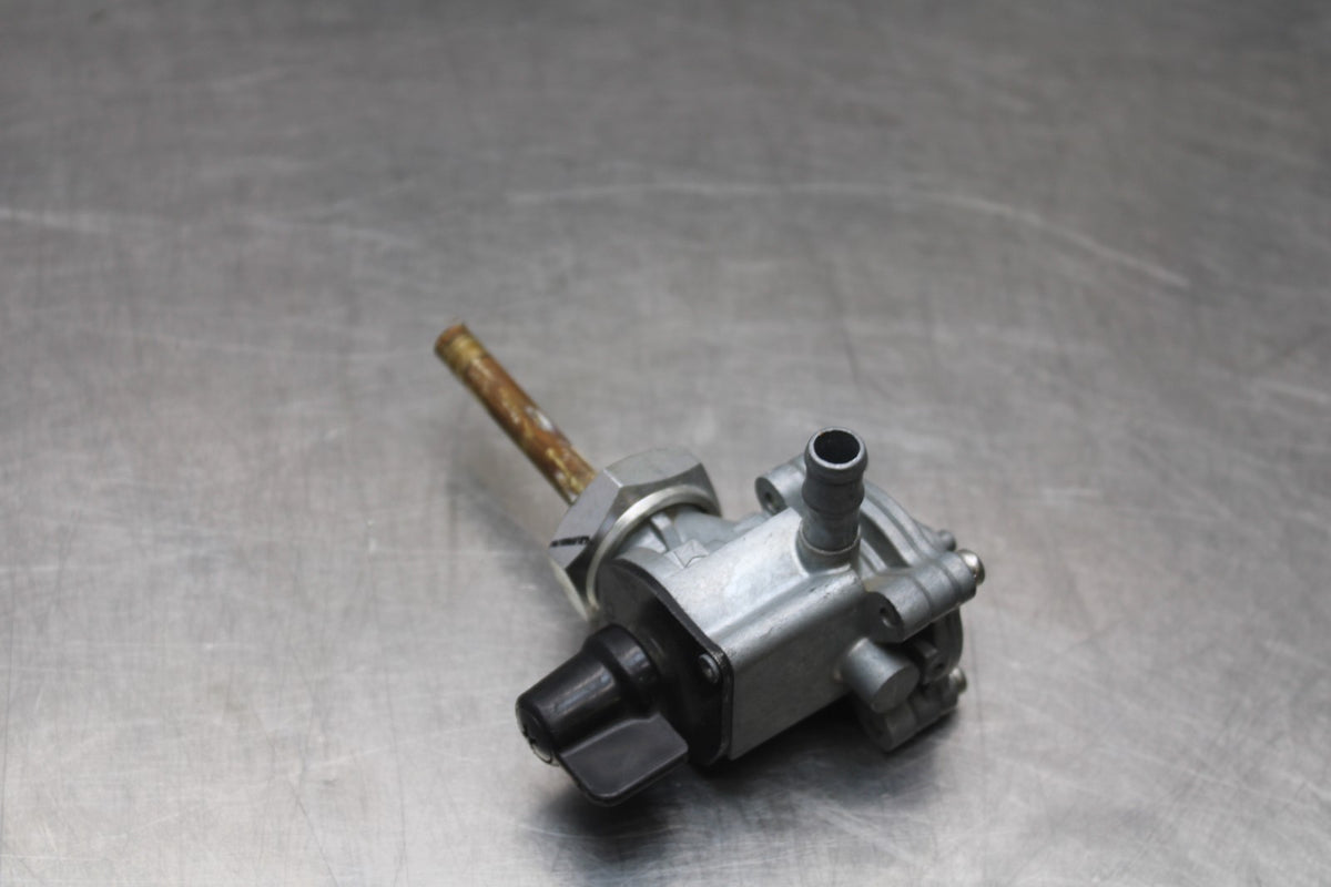 07 HONDA VTX1300R GAS TANK FUEL PETCOCK BB825