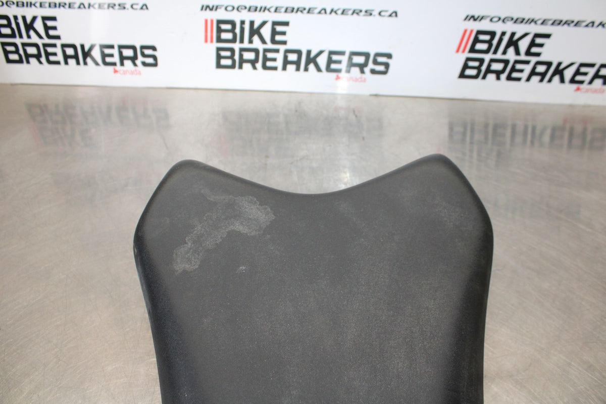 19-23 KAWASAKI NINJA ZX6R FRONT DRIVERS SEAT PAD SADDLE PILLION BB188