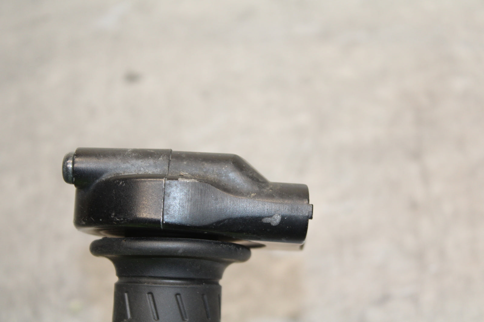 12-13 KAWASAKI Z1000 THROTTLE CABLE LINE HOUSING GUIDE BB743