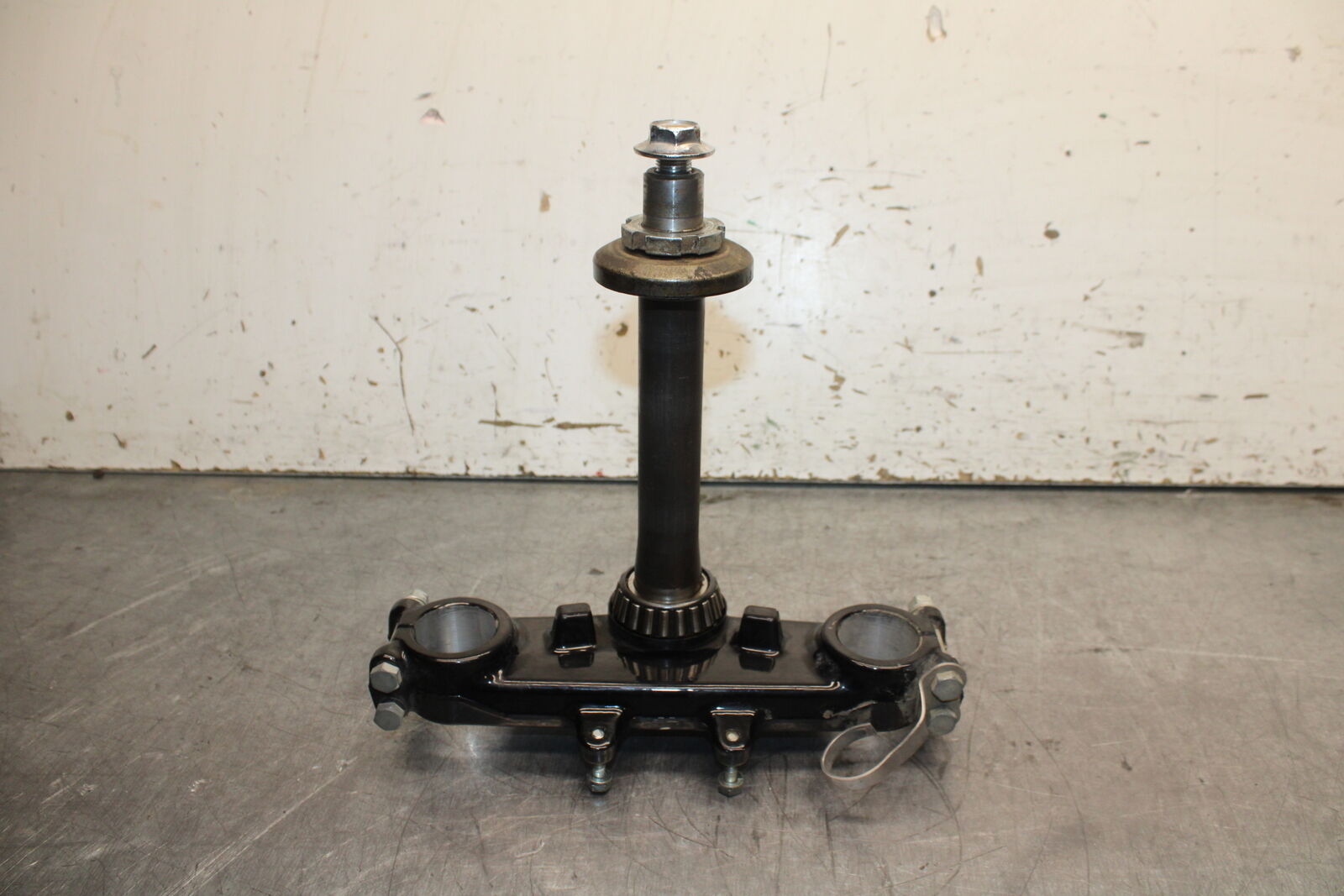 82-83 YAMAHA IT175 FRONT FORKS CLAMP LOWER TRIPLE TREE STEM BB108
