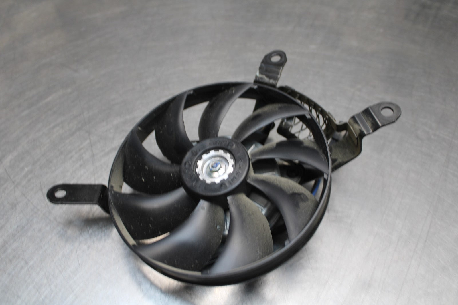24-25 SUZUKI GSXR1000 LEFT ENGINE RADIATOR COOLING FAN MOTOR BB767