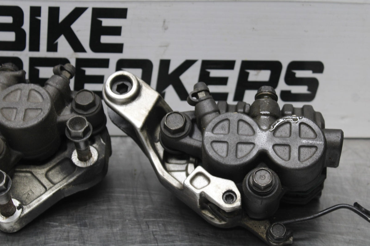 84 HONDA INTERCEPTOR 1000 VF1000F RIGHT LEFT FRONT BRAKE CALIPER SET PAIR BB878