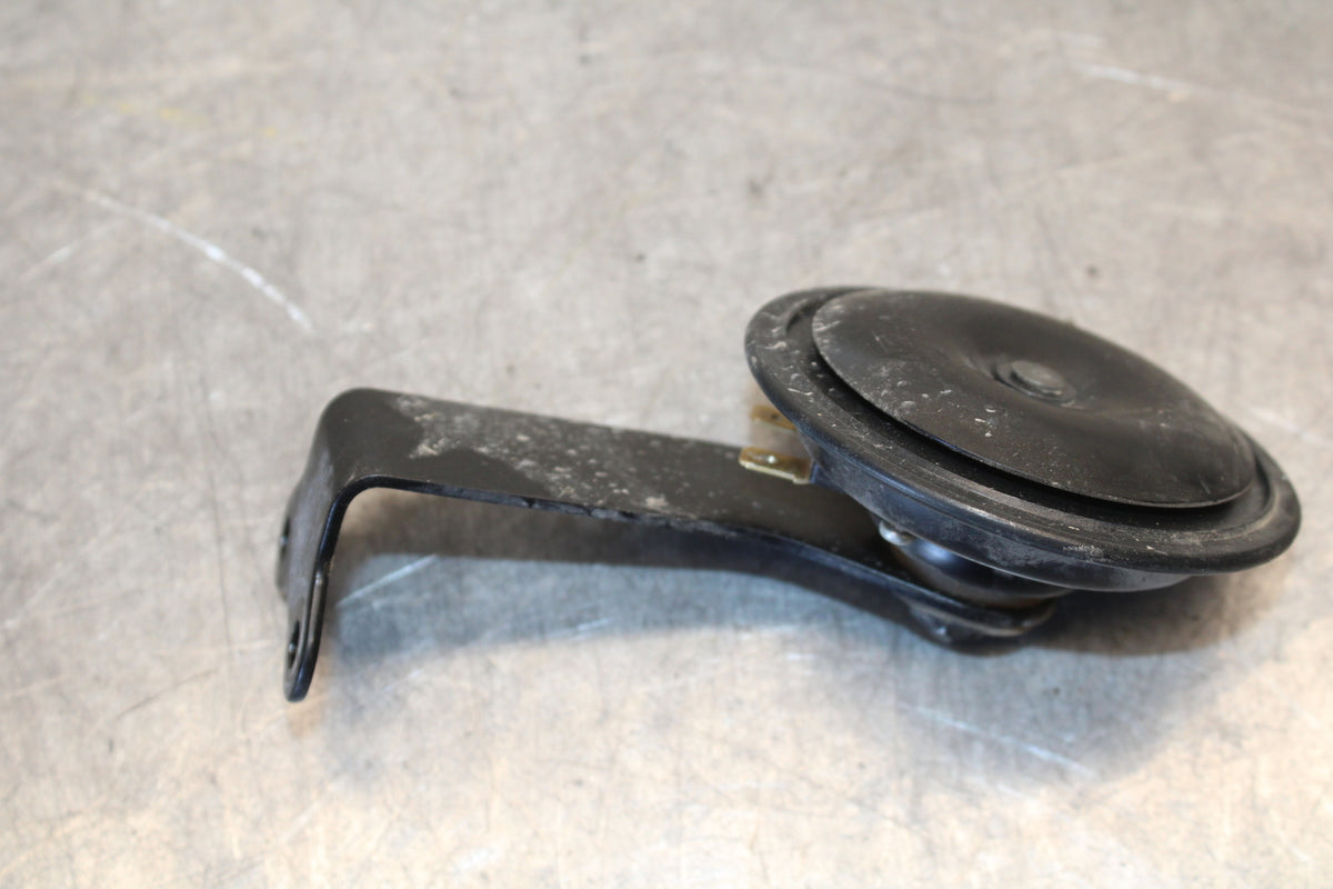 11-24 SUZUKI GSXR750 HORN SIGNAL BB687