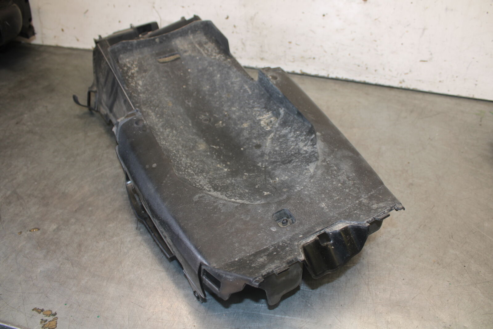 13-15 HONDA CBR500R REAR TAIL UNDERTAIL BATTERY TRAY PLASTIC 80105-MGZ-J00 BB704