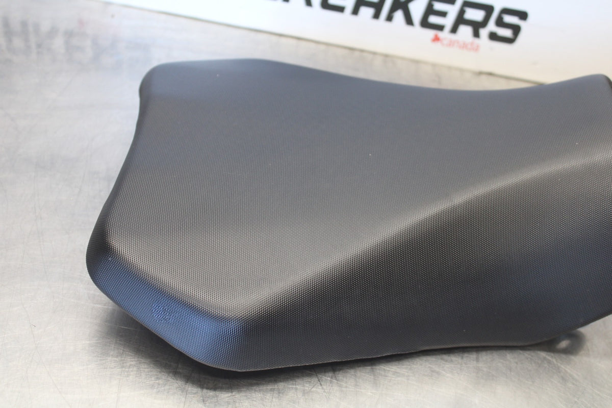 18 SUZUKI GSXR750 FRONT DRIVERS SEAT PAD SADDLE PILLION BB891