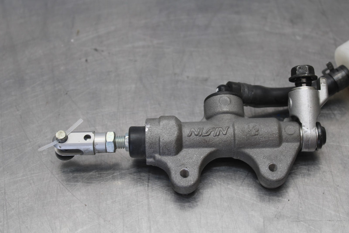 17 YAMAHA YZF R6 REAR BACK BRAKE MASTER CYLINDER W RESERVOIR BB922