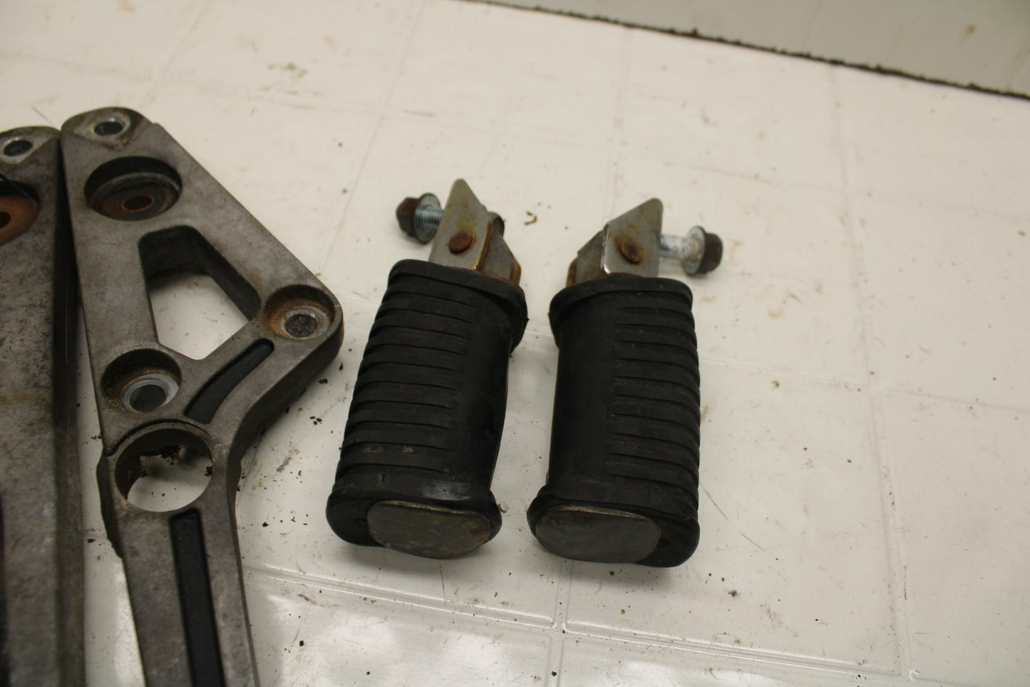 80-83 YAMAHA MAXIM 650 XJ650 FOOT PEG SUPPORTS BB403