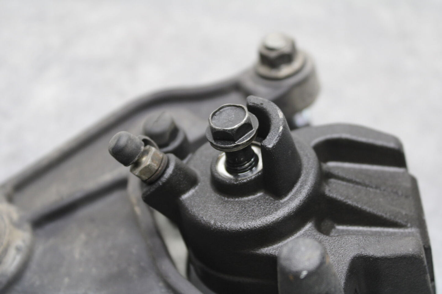 12-13 KAWASAKI Z1000 REAR BACK BRAKE CALIPER W MOUNT BRACKET BB743