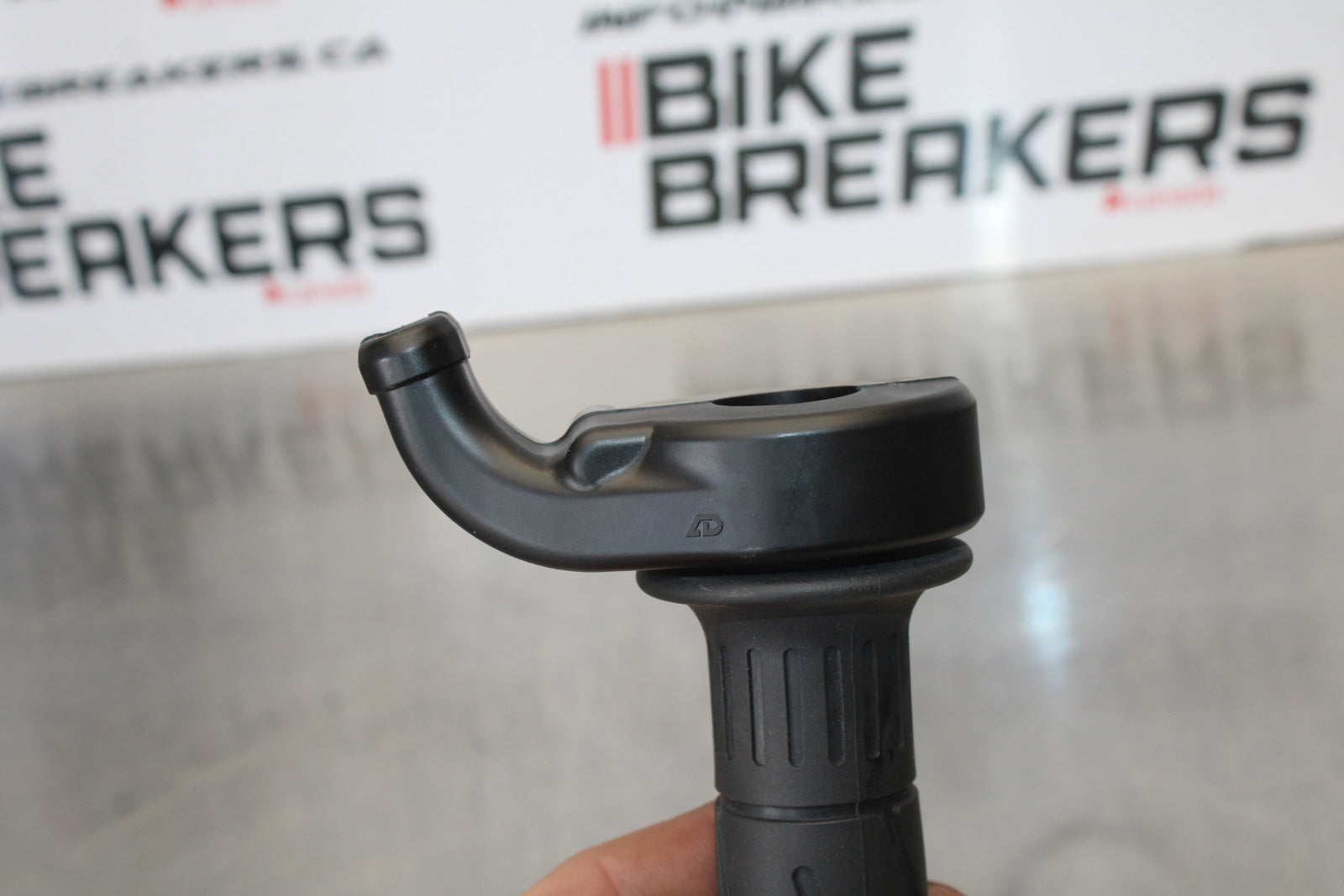 23-24 KAWASAKI NINJA ZX14R NEW!! THROTTLE CABLE LINE HOUSING GUIDE BB169