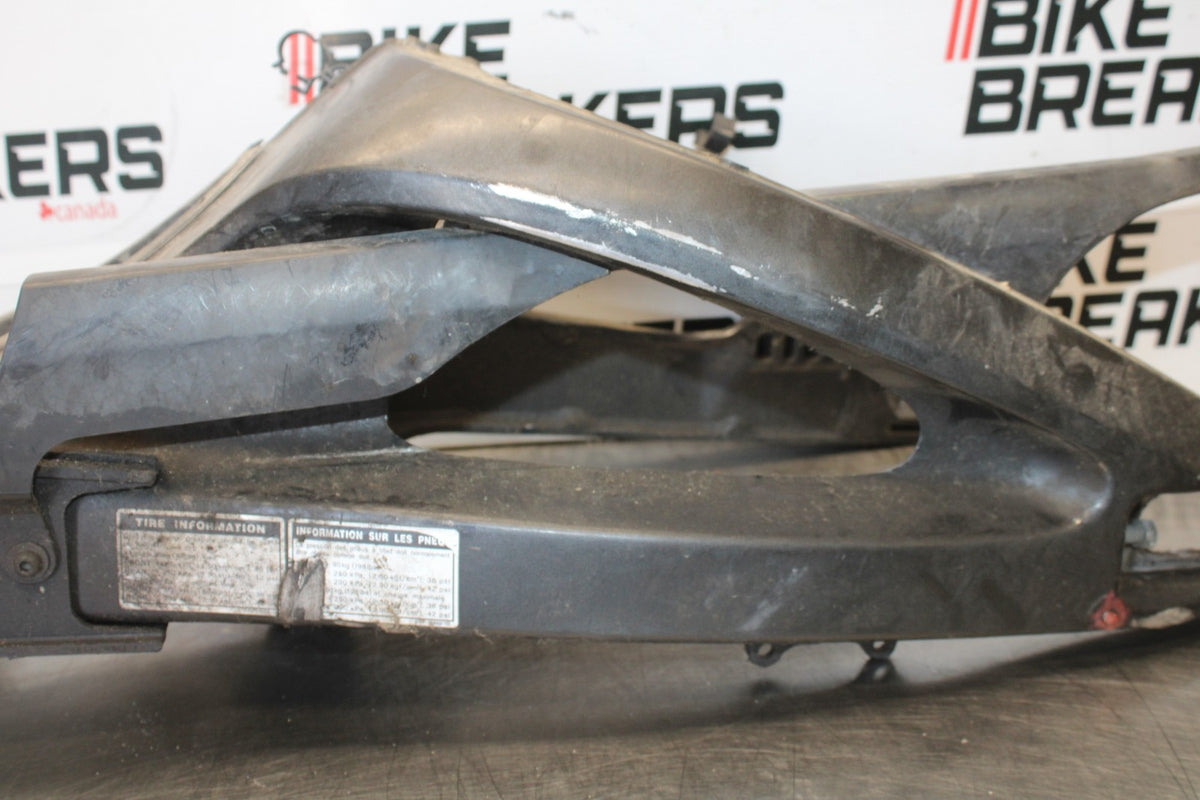 05 YAMAHA YZF R6 REAR SWINGARM BACK SUSPENSION SWING ARM BB894