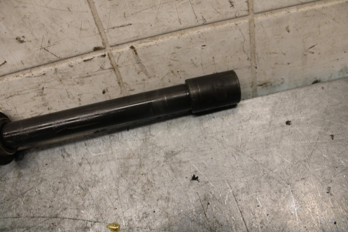 2003 Yamaha YZF R6 FRONT WHEEL RIM AXLE PIVOT BOLT 5SL-25181-00-00 BB539