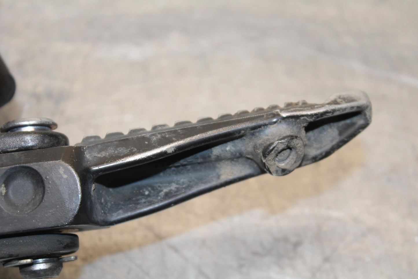 09-12 KAWASAKI NINJA ZX6R ZX600R LEFT REARSET DRIVER FOOT PEG REST STOP BB617