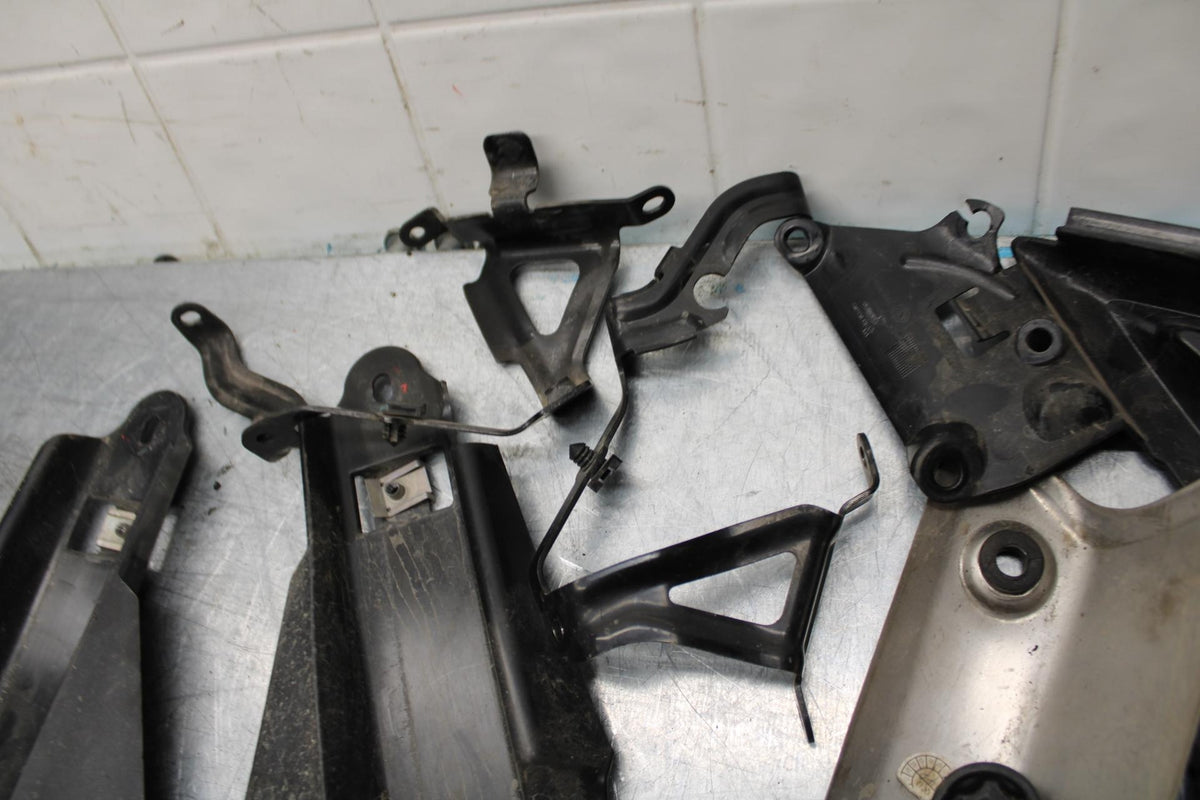 14-15 TRIUMPH STREET TRIPLE R LEFT OVER  BRACKET MOUNT BB441