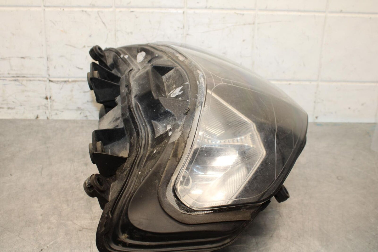 2001 Suzuki GSXR750 FRONT HEADLIGHT HEAD LIGHT LAMP 35100-35F60-999 BB553
