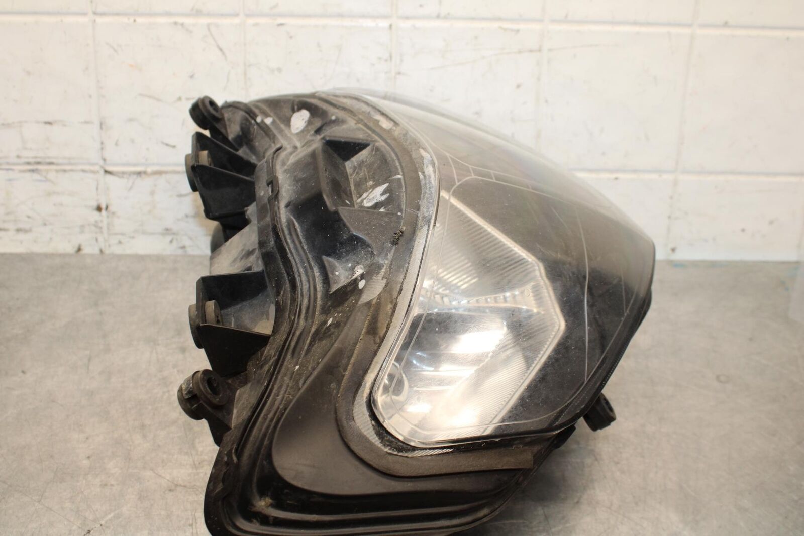 2001 Suzuki GSXR750 FRONT HEADLIGHT HEAD LIGHT LAMP 35100-35F60-999 BB553