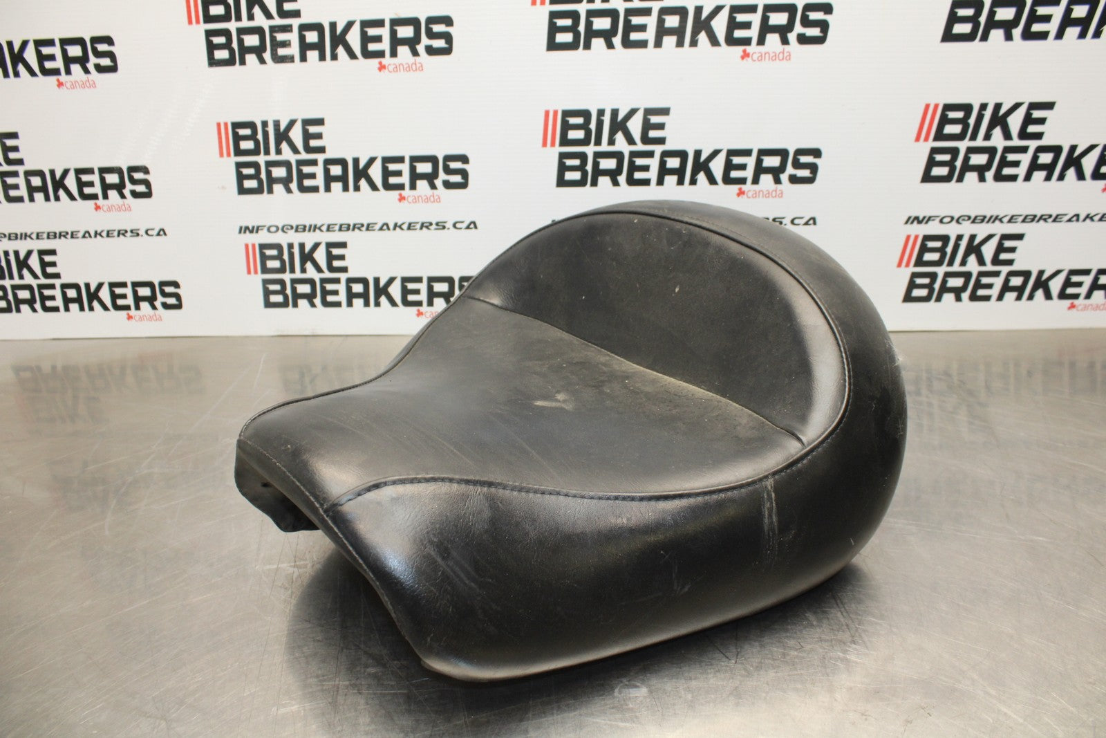 03-08 KAWASAKI VULCAN 1600 FRONT DRIVERS SEAT BB196