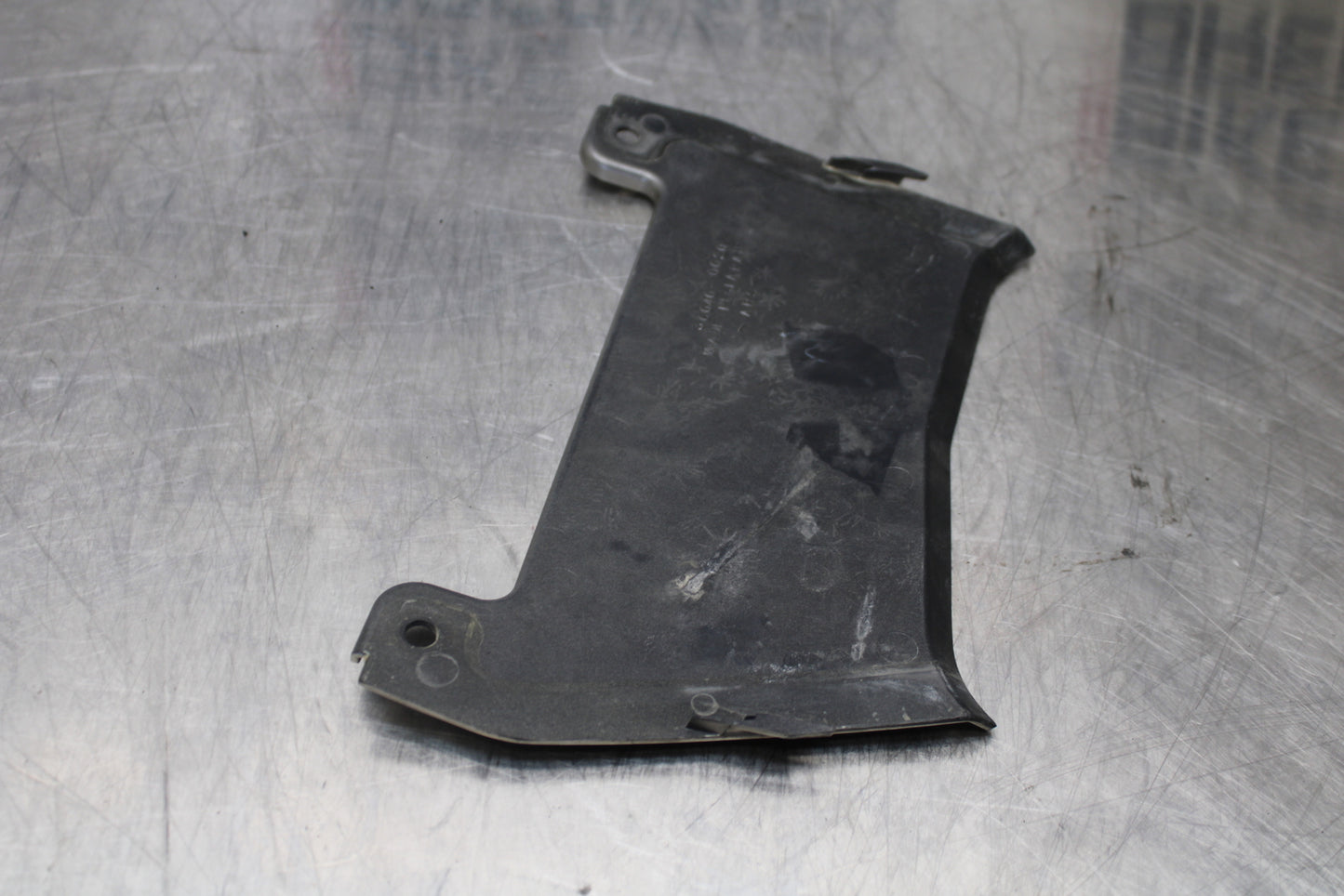 04-05 KAWASAKI NINJA ZX10R CENTER REAR BACK TAIL FAIRING COVER BB163