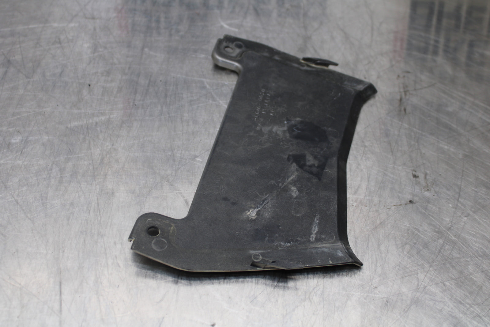 04-05 KAWASAKI NINJA ZX10R CENTER REAR BACK TAIL FAIRING COVER BB163