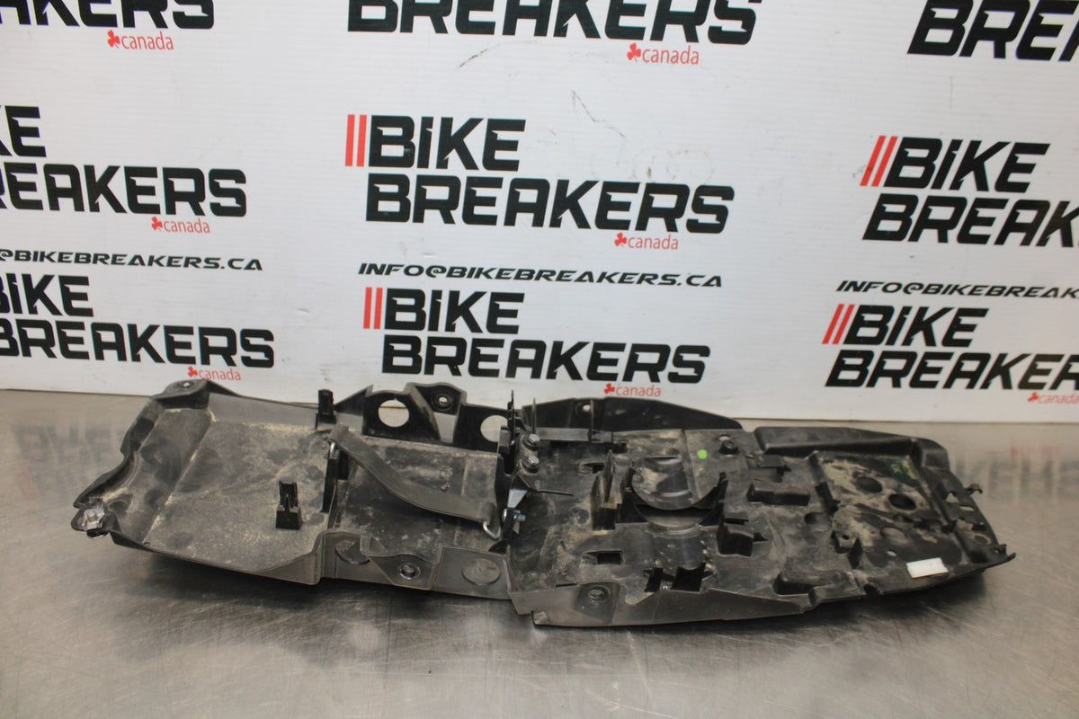 20 TRIUMPH STREET TRIPLE 765 REAR BACK TAIL UNDERTAIL BATTERY TRAY PLASTIC BB864