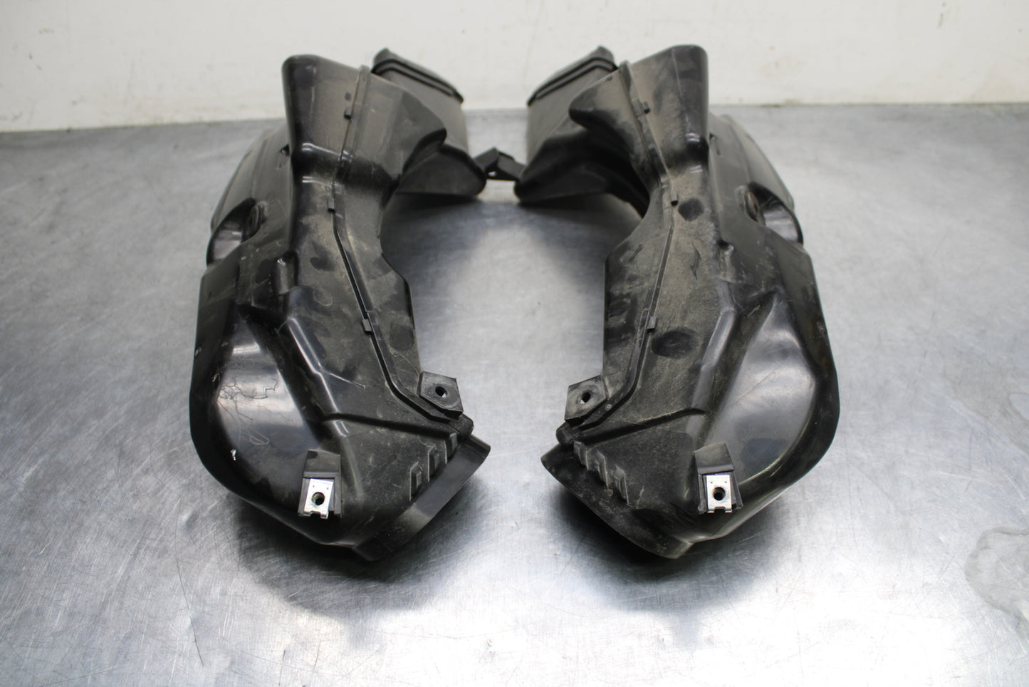09 SUZUKI GSXR600 RIGHT LEFT AIR INTAKE DUCTS BB759
