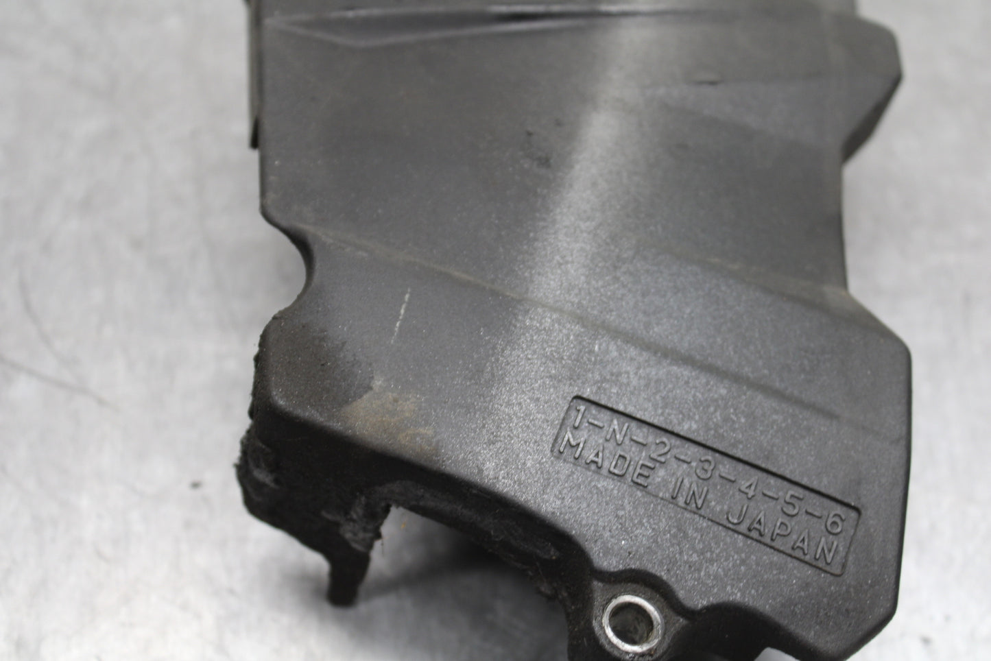 03-05 YAMAHA YZF R6  ENGINE SPROCKET COVER BB751