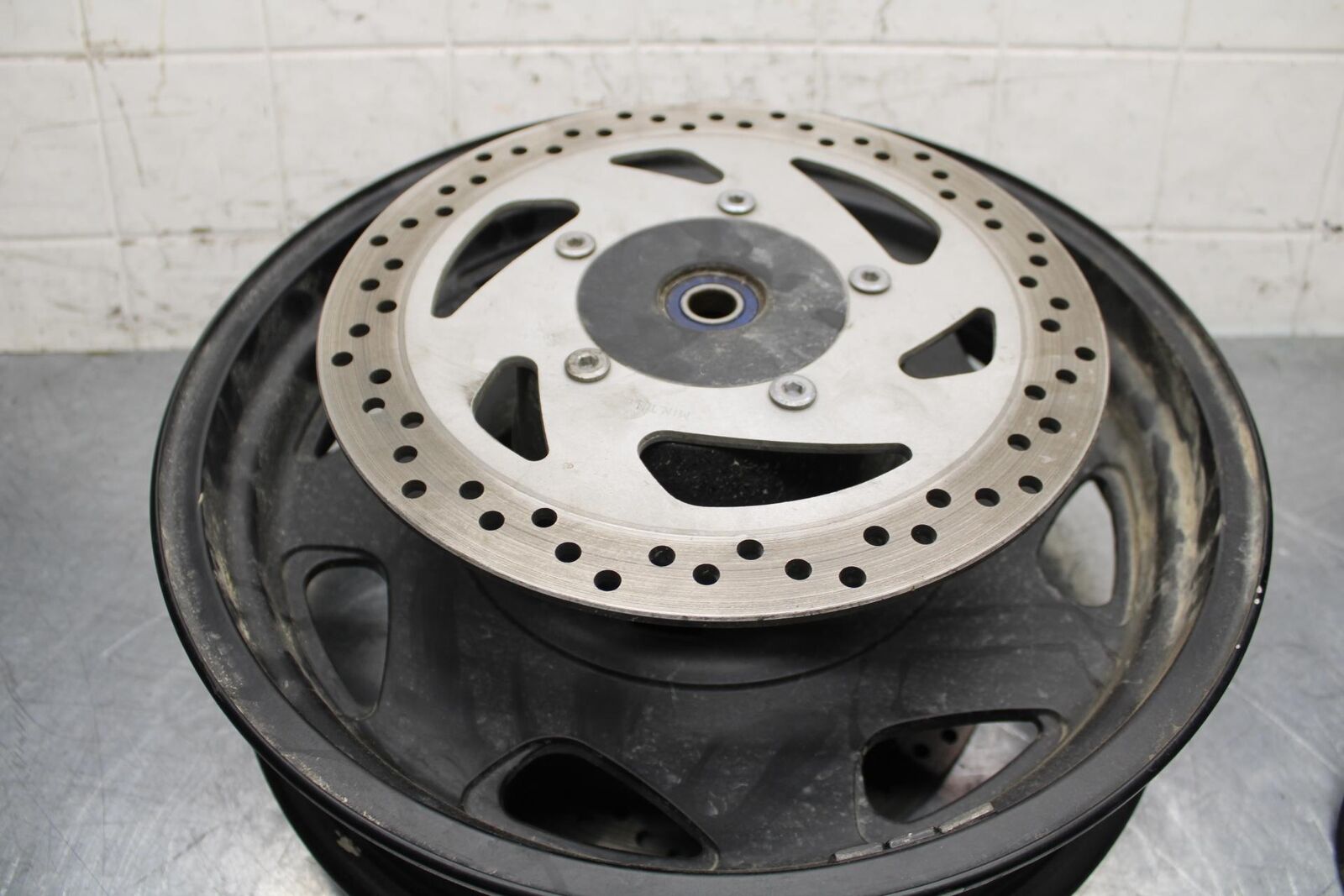 2004 Suzuki Intruder 1500 VL1500 FRONT LEFT RIGHT BRAKE ROTORS AND WHEEL BB573
