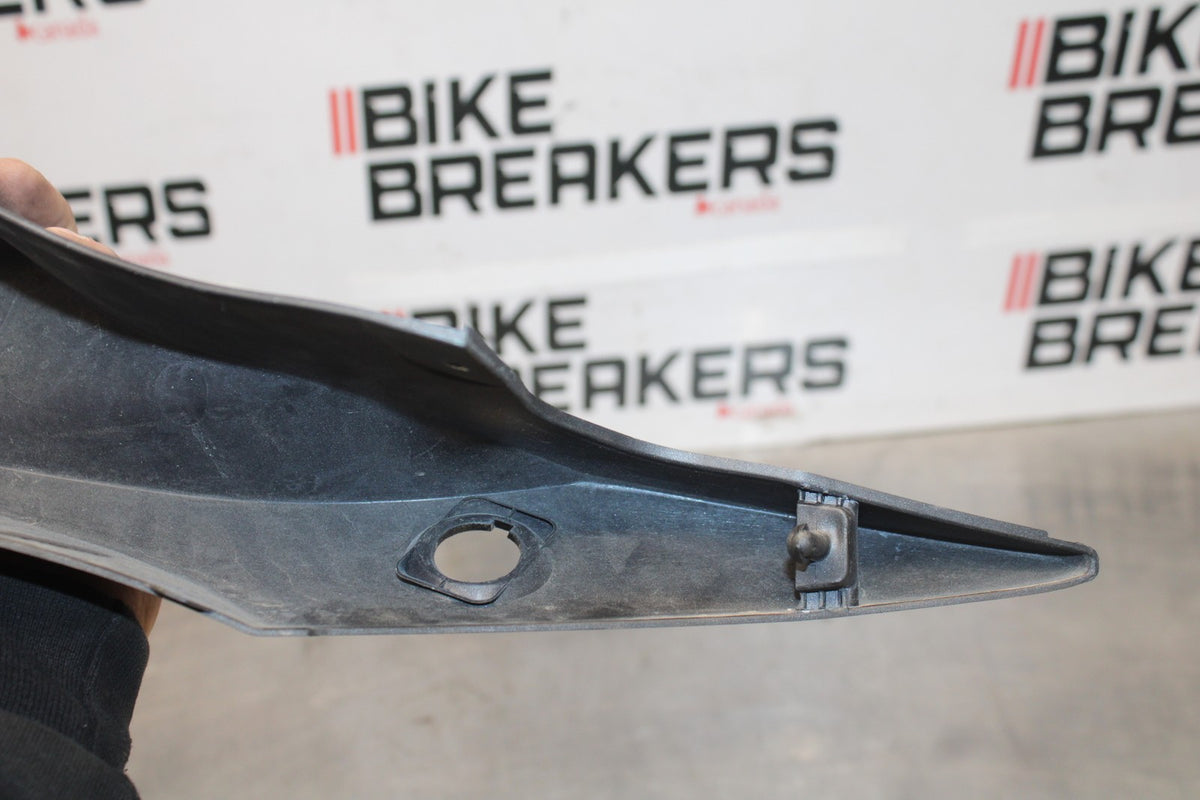 15-26 SUZUKI GSXR600 LEFT REAR BACK TAIL FAIRING COWL SHROUD BB888