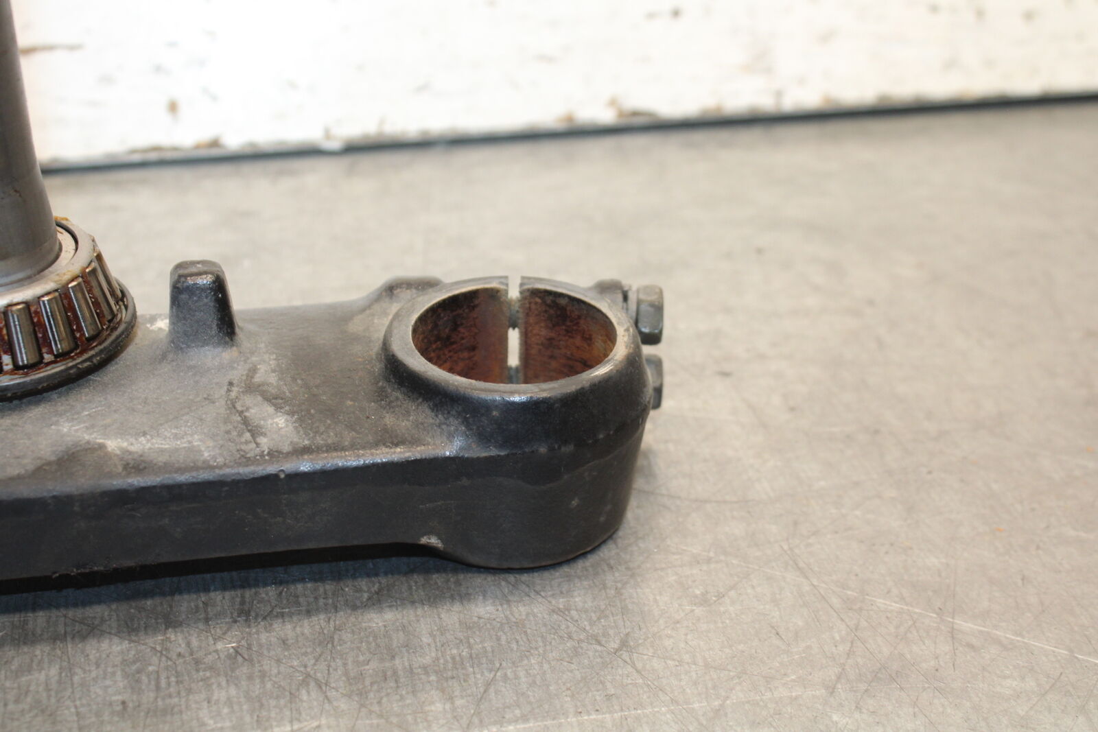 85-86 SUZUKI MADURA 1200 FRONT FORKS CLAMP LOWER TRIPLE TREE STEM  BB691