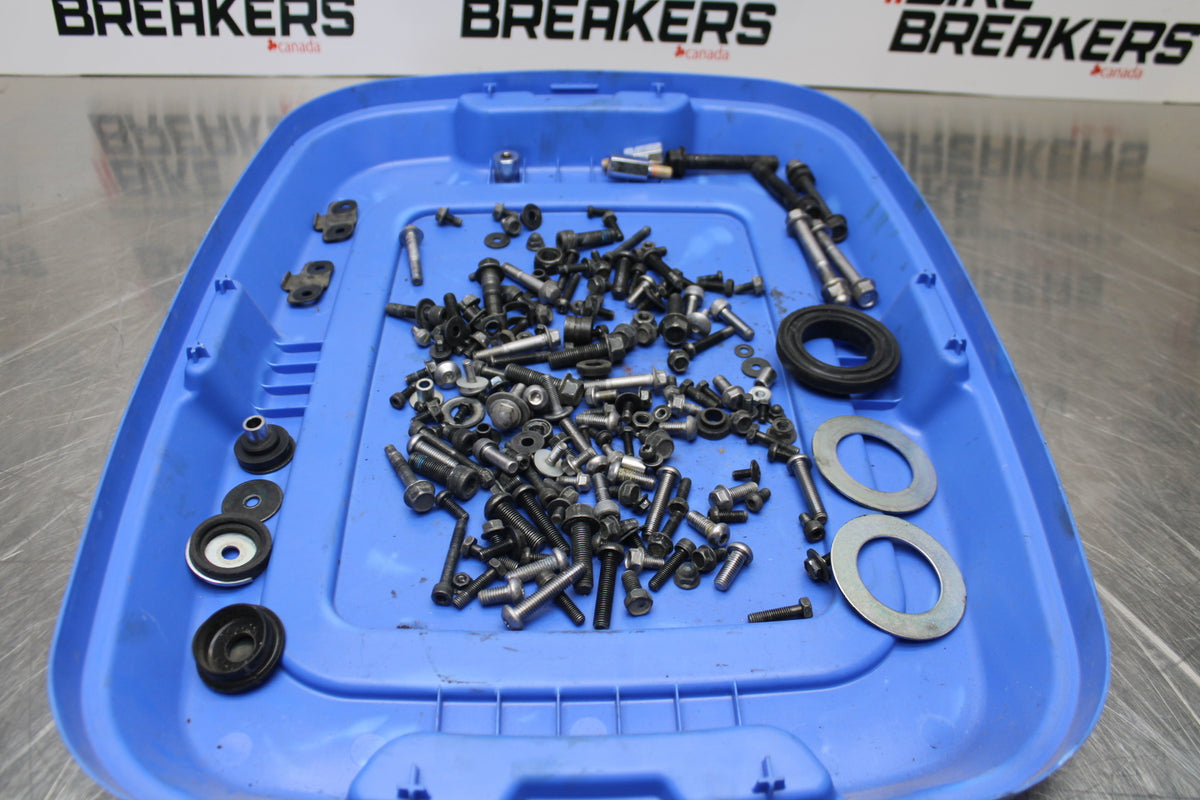 09 YAMAHA ROYAL STAR XVZ1300TF VENTURE MOUNTING BOLTS HARDWARE BB151