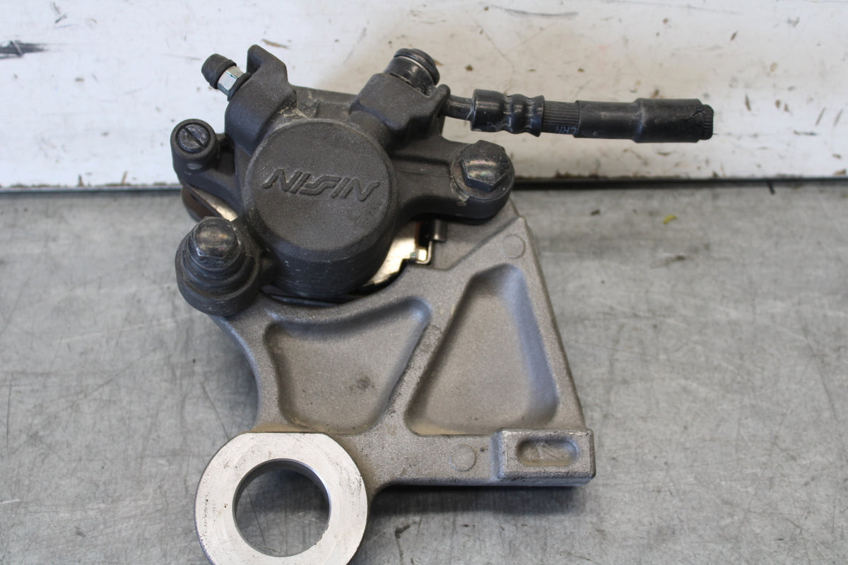 08-17 YAMAHA YZF R6 REAR BACK BRAKE CALIPER W MOUNT BRACKET 2C0-2580W-00-00