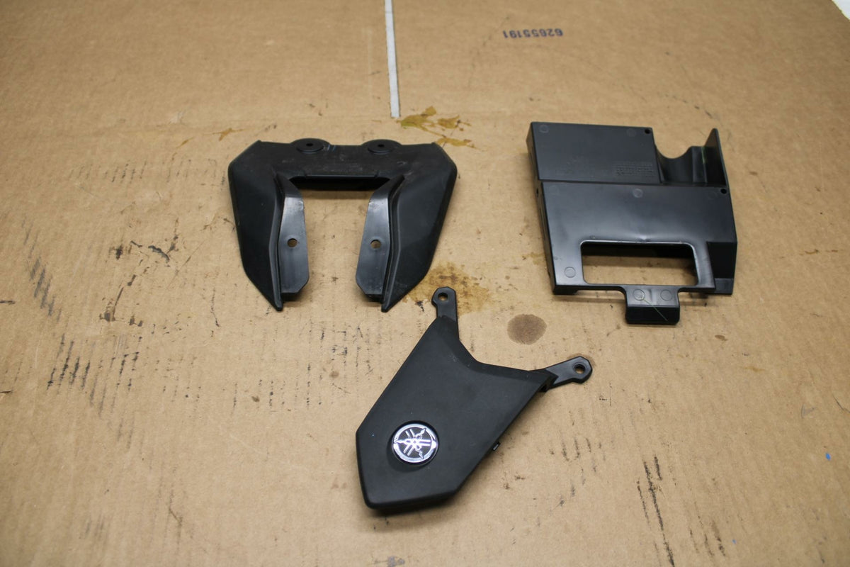 19-21 YAMAHA YZF R3 TAIL PEICES BB378 
